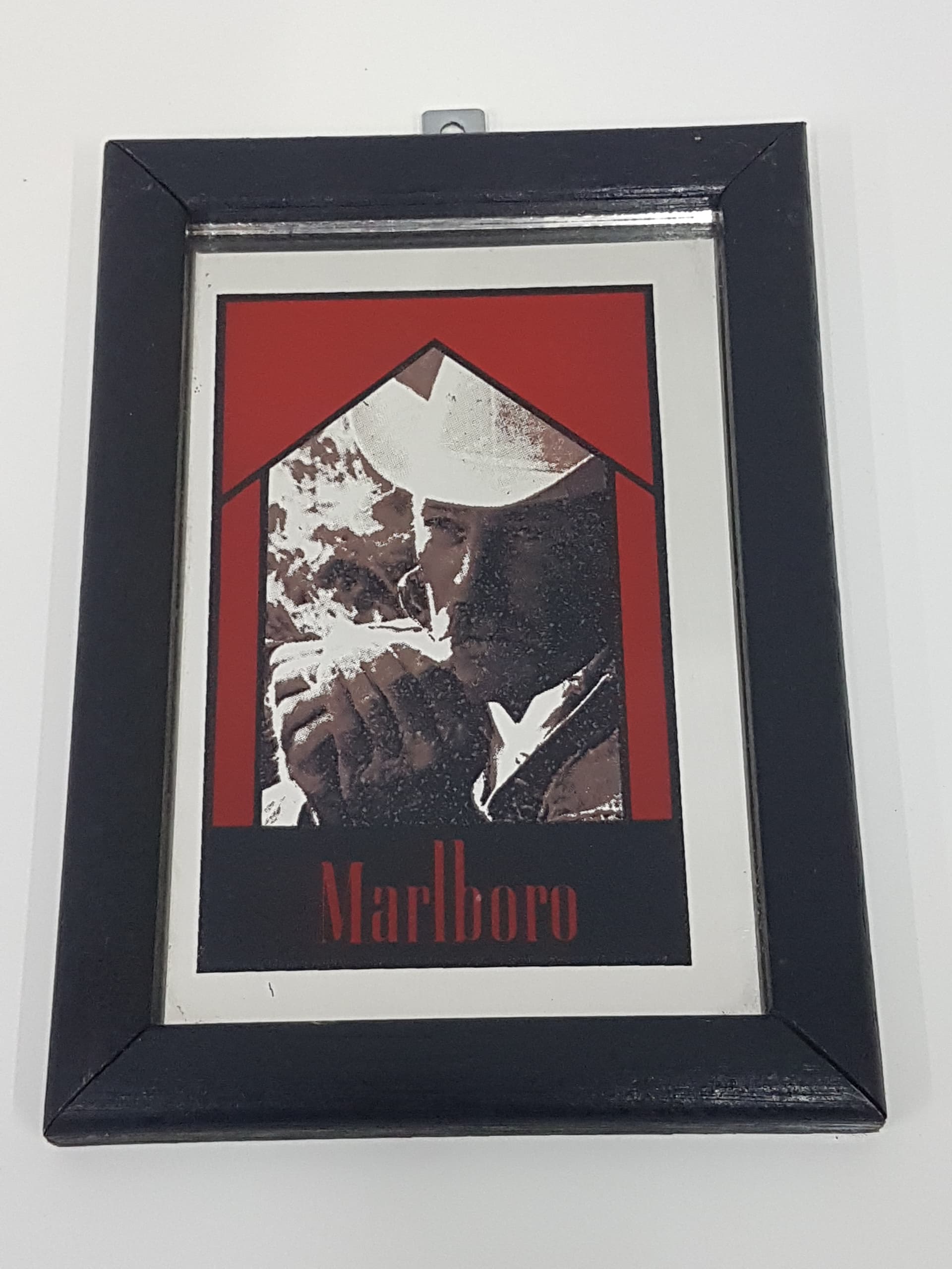 Szyld reklamowy Marlboro, lustro srebrne, rama drewno czarne, USA, lata 70. - 360437