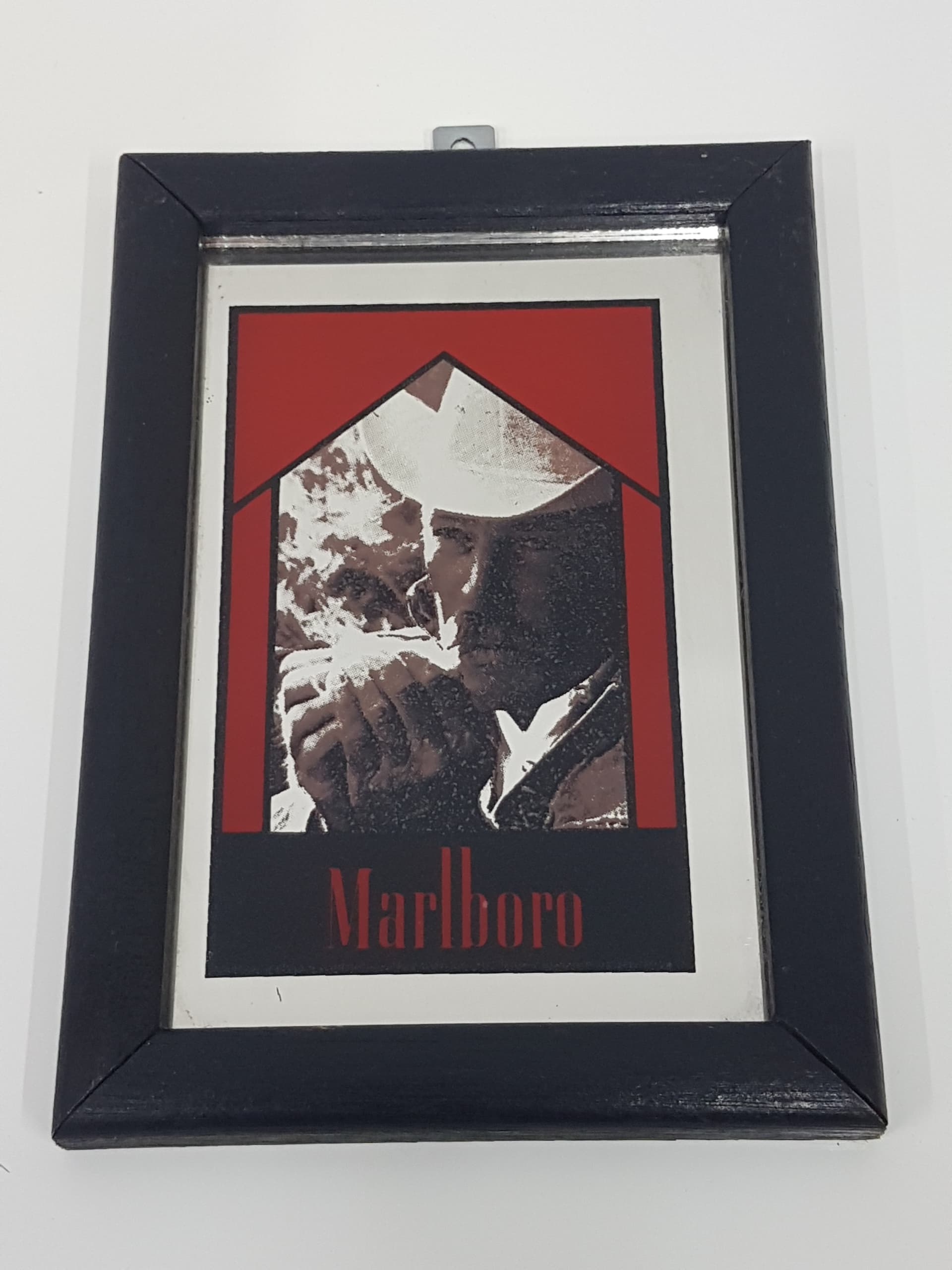 Szyld reklamowy Marlboro, lustro srebrne, rama drewno czarne, USA, lata 70. - 360436
