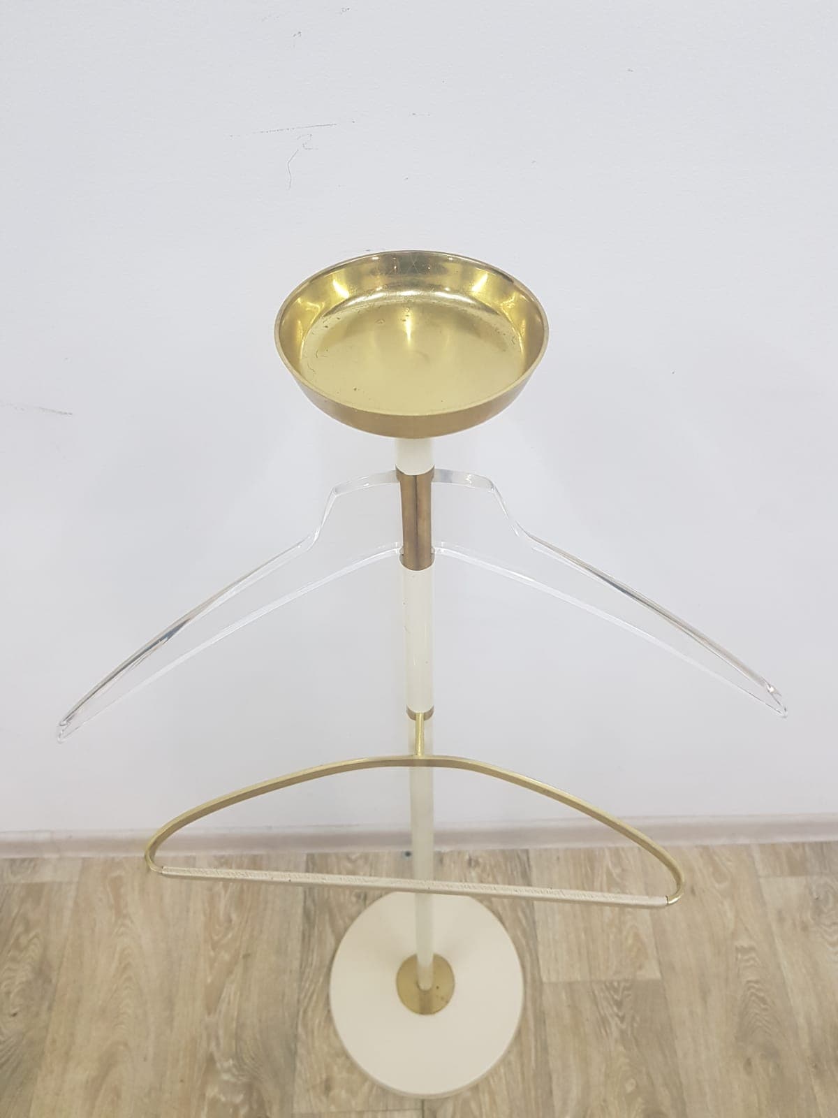 Wieszak kamerdyner, biały, mosiądz, akryl, Szwecja, lata 60. - 360631