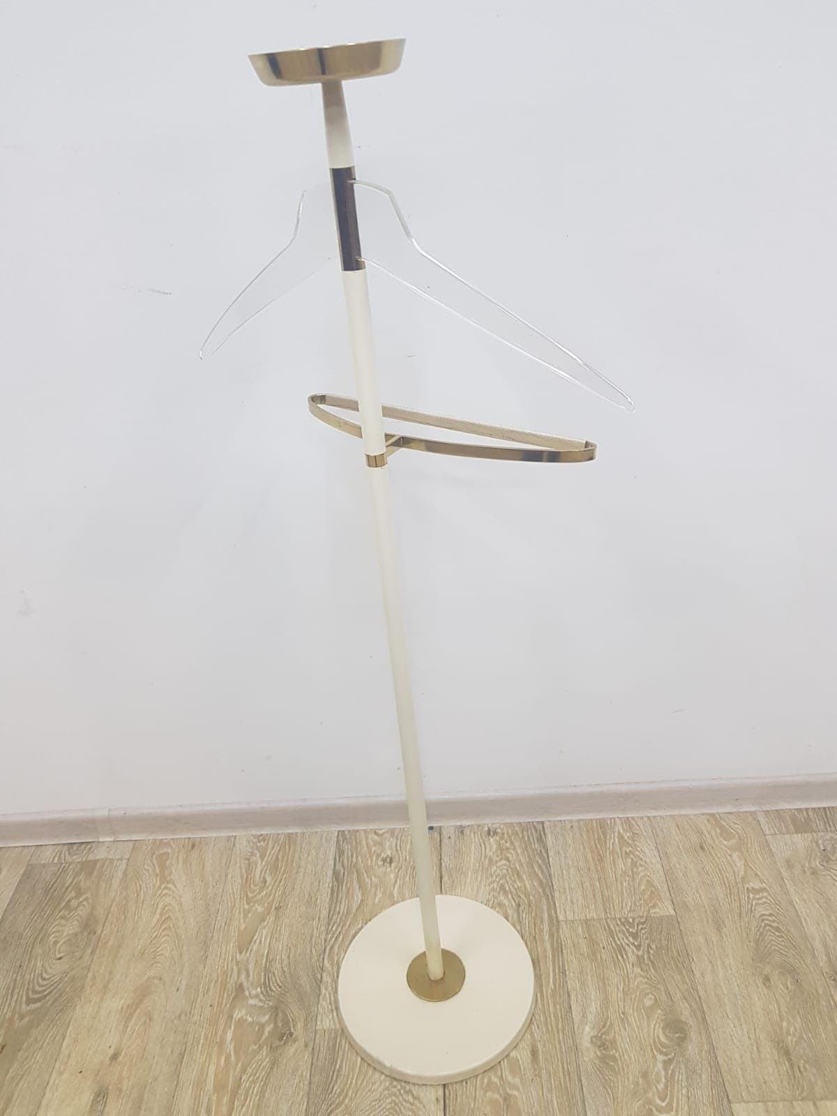 Wieszak kamerdyner, biały, mosiądz, akryl, Szwecja, lata 60. - 360626