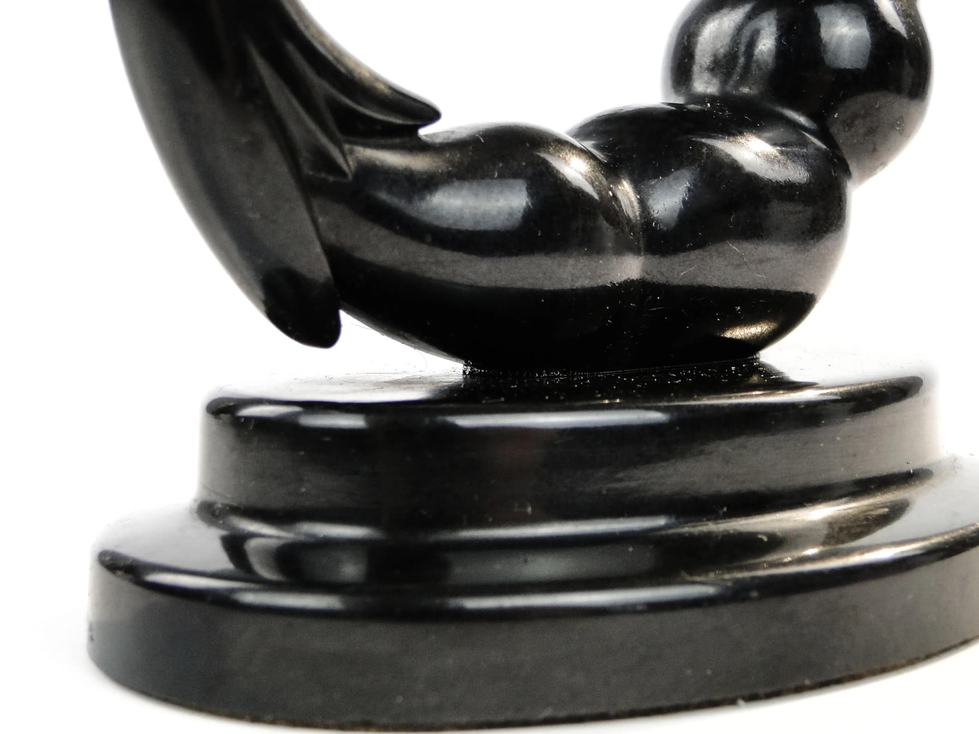 Kaganek Art Deco Skorpion, ebonit czarny, Anglia, lata 20. - 26474