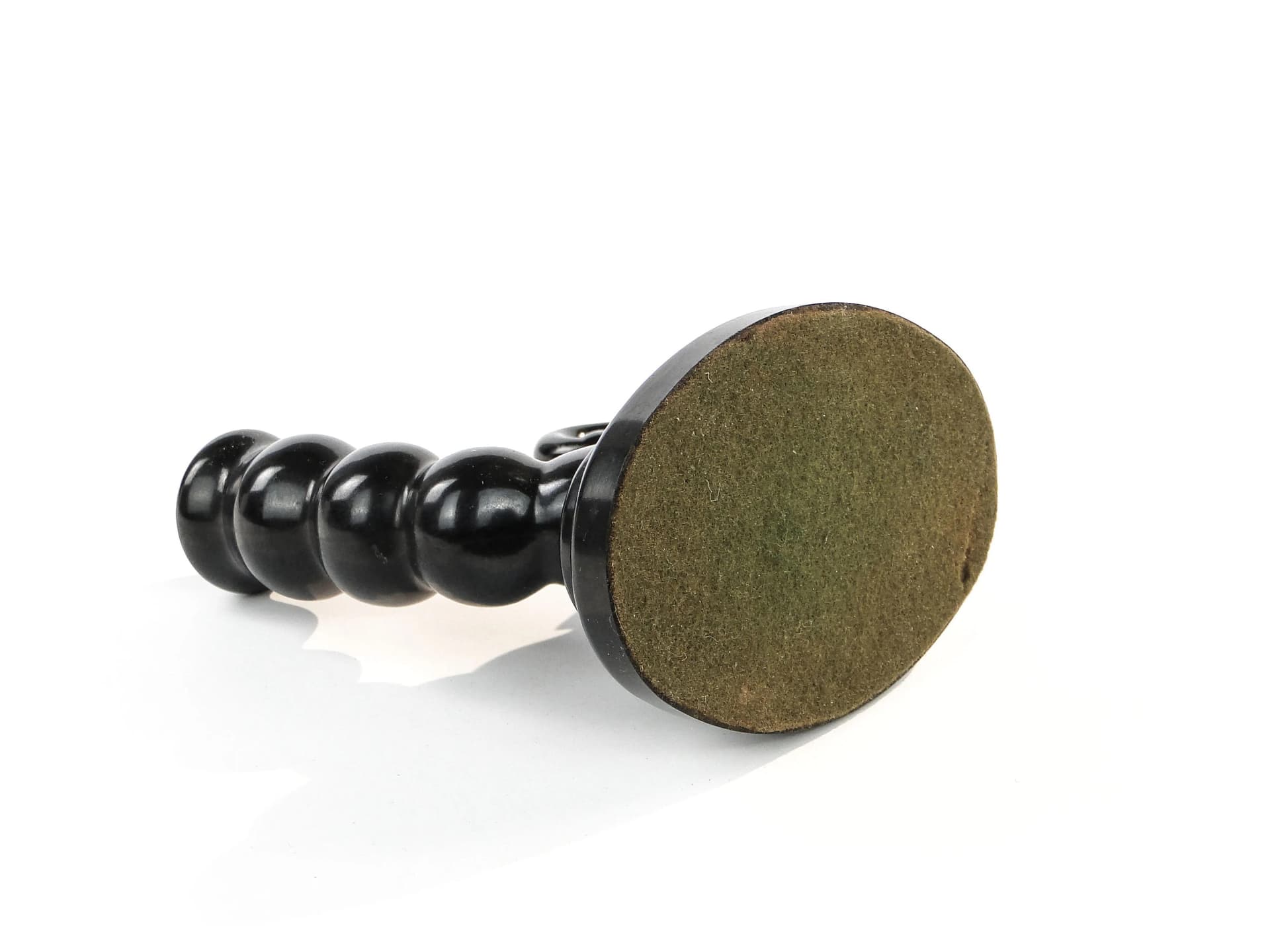 Kaganek Art Deco Skorpion, ebonit czarny, Anglia, lata 20. - 26476