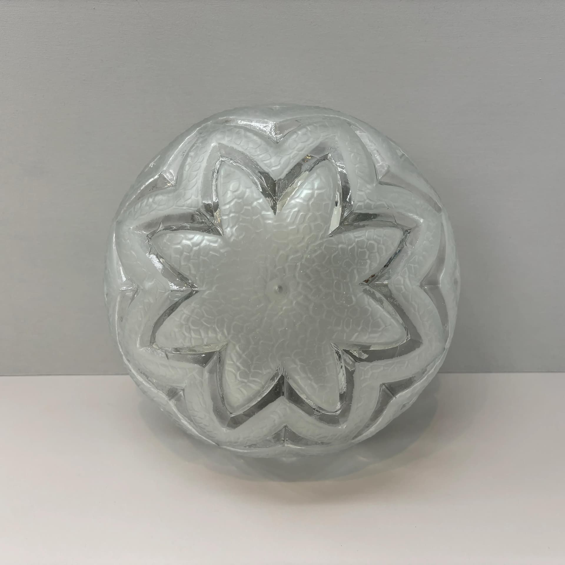 Biały, geometryczny kinkiet lub plafon modernistyczny, metal i szkło, Niemcy, lata 80. - 26419