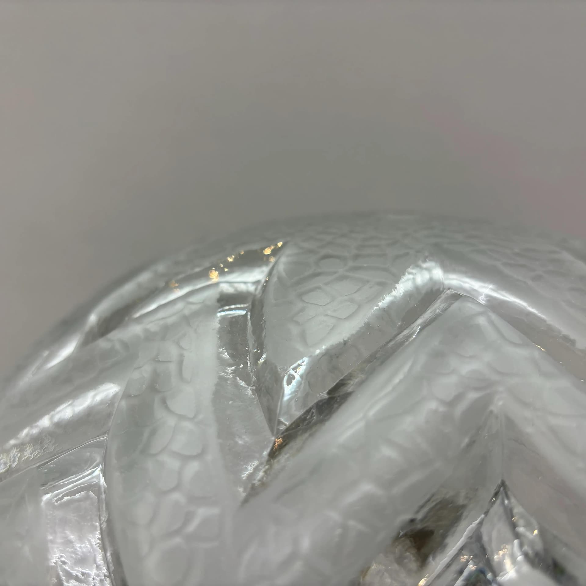 Biały, geometryczny kinkiet lub plafon modernistyczny, metal i szkło, Niemcy, lata 80. - 26420