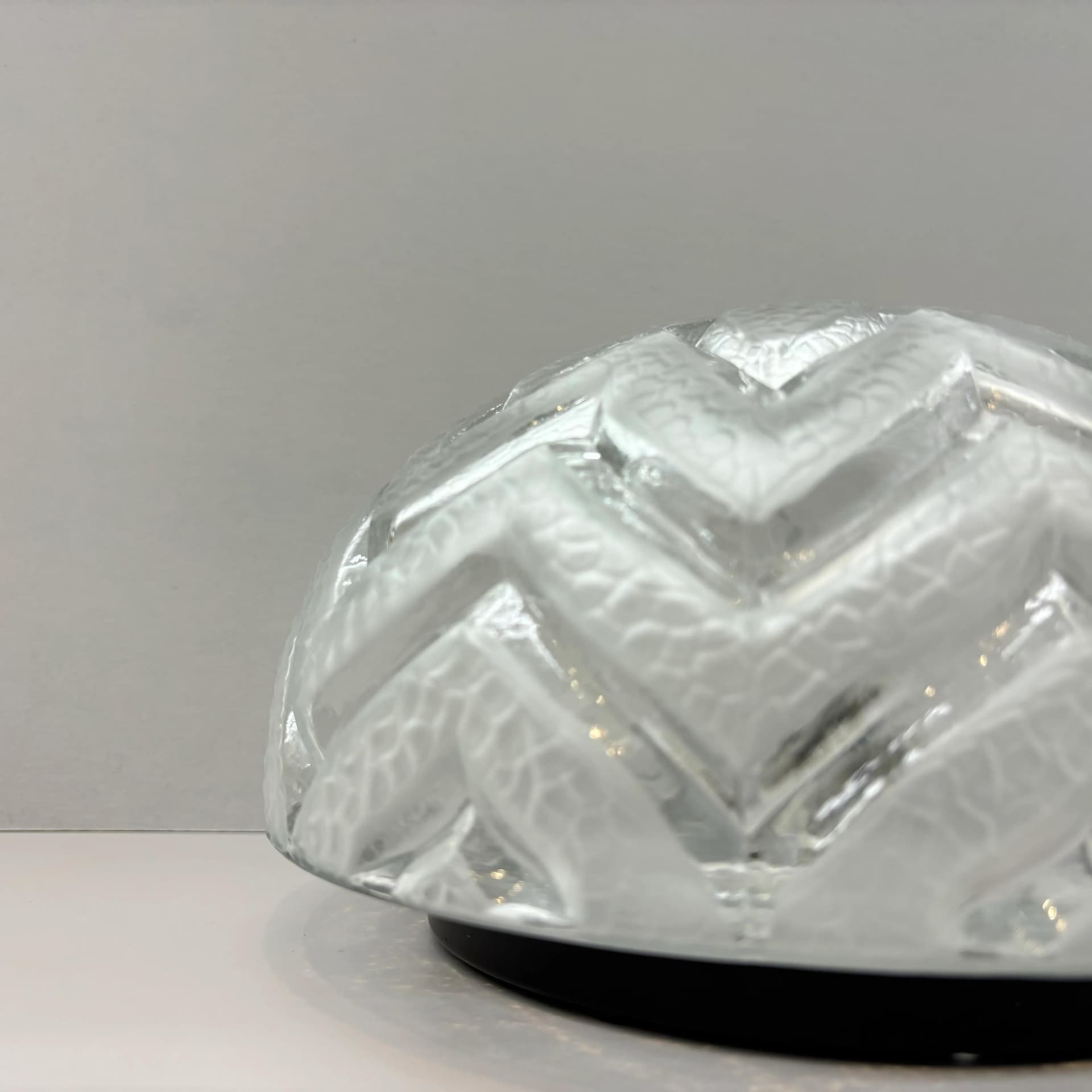 Biały, geometryczny kinkiet lub plafon modernistyczny, metal i szkło, Niemcy, lata 80. - 26421