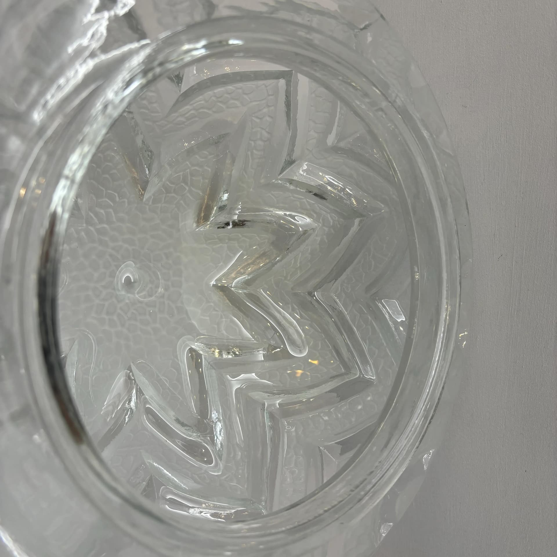 Biały, geometryczny kinkiet lub plafon modernistyczny, metal i szkło, Niemcy, lata 80. - 26423