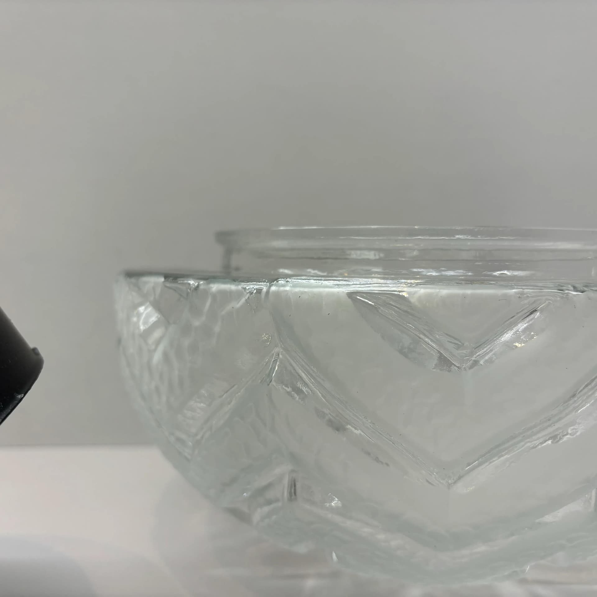 Biały, geometryczny kinkiet lub plafon modernistyczny, metal i szkło, Niemcy, lata 80. - 26424