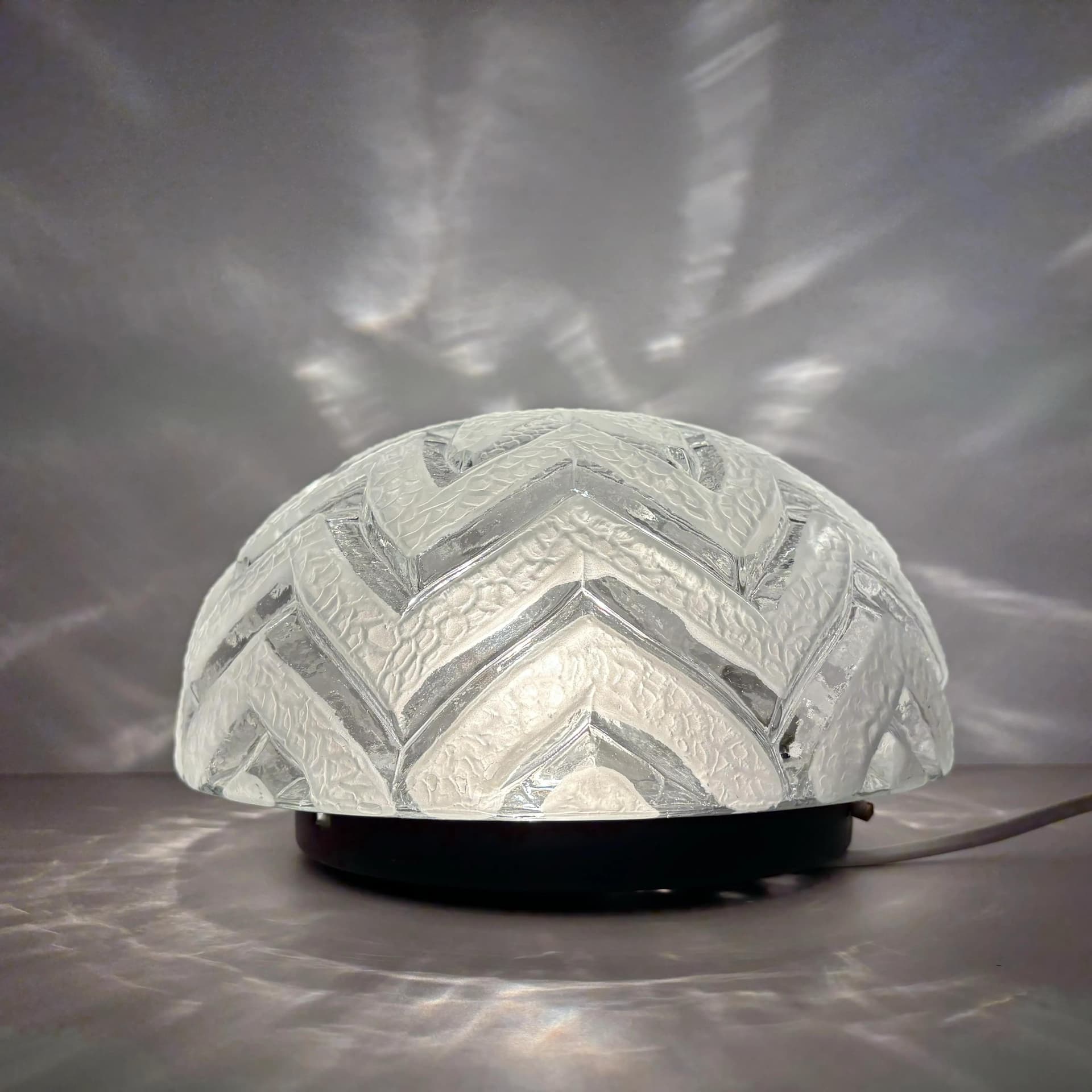 Biały, geometryczny kinkiet lub plafon modernistyczny, metal i szkło, Niemcy, lata 80. - 26416