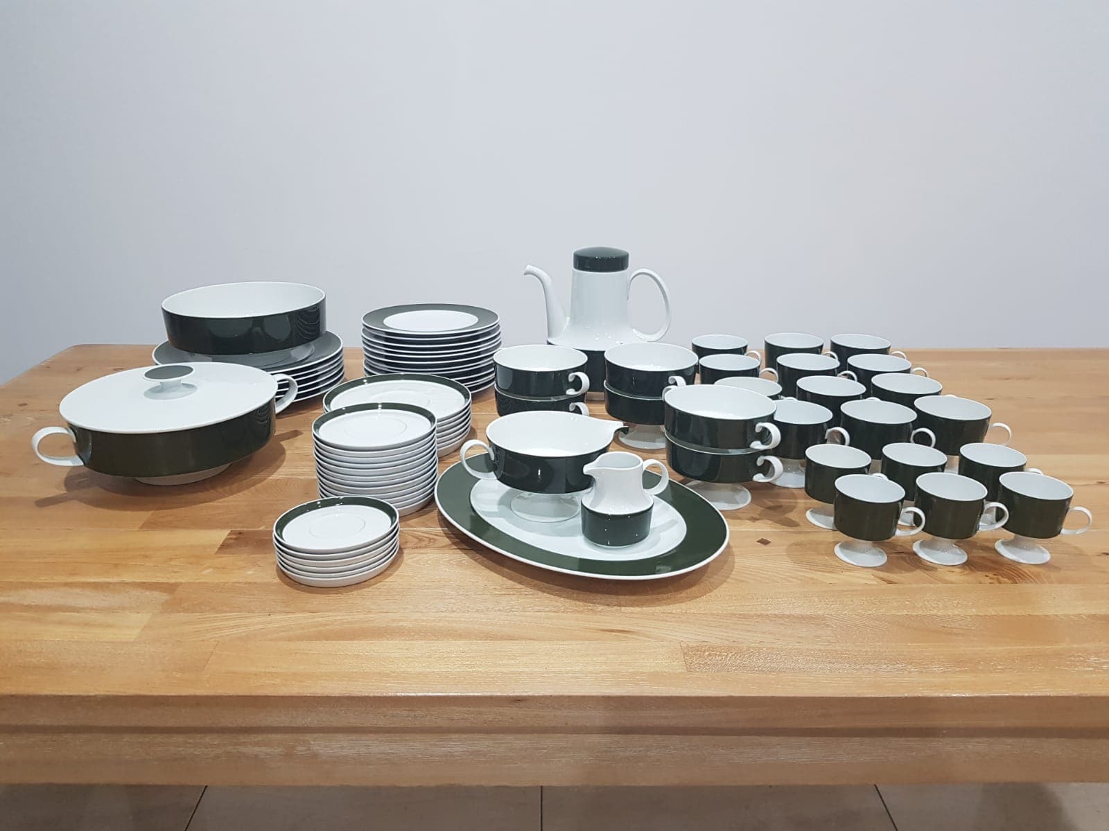 Sześćdziesięciosiedmioczęściowy serwis obiadowo-kawowy Composition, zielony biały, porcelana, proj. T. Wirkkala, Niemcy, lata 70. - 360823