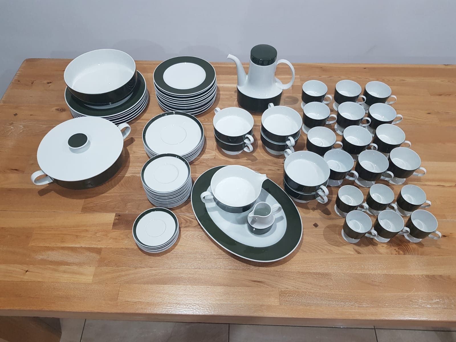 Sześćdziesięciosiedmioczęściowy serwis obiadowo-kawowy Composition, zielony biały, porcelana, proj. T. Wirkkala, Niemcy, lata 70. - 360825