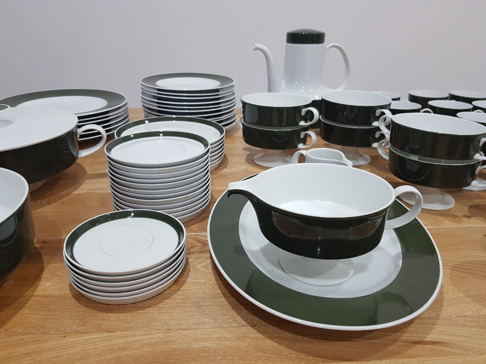 Sześćdziesięciosiedmioczęściowy serwis obiadowo-kawowy Composition, zielony biały, porcelana, proj. T. Wirkkala, Niemcy, lata 70. - 360832