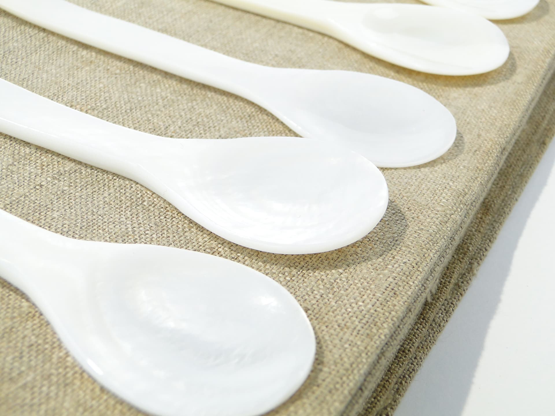 Set of caviar spoons, white, mother-of-pearl, Southeast Asia, 19th century - 361040