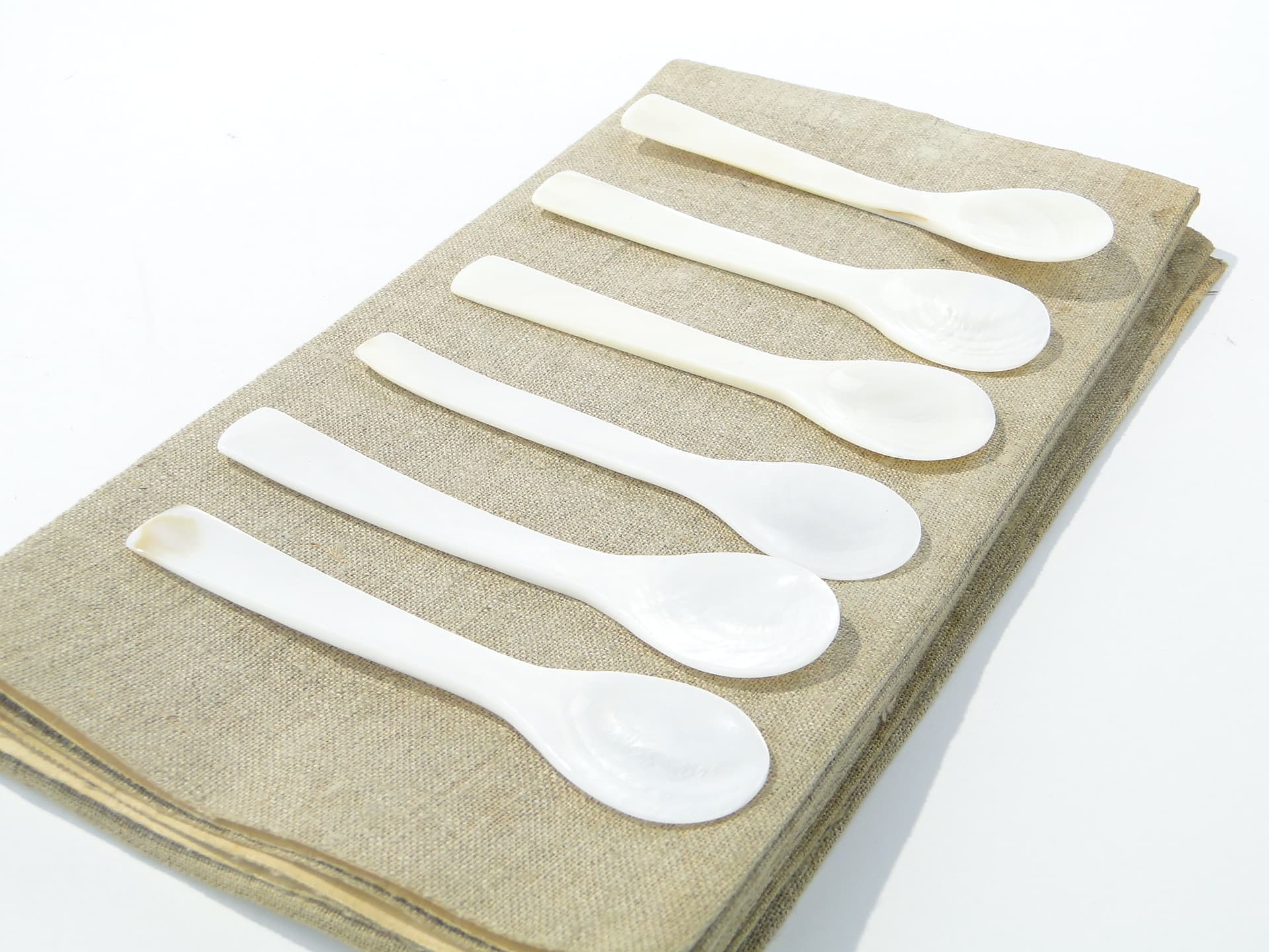 Set of caviar spoons, white, mother-of-pearl, Southeast Asia, 19th century - 361037