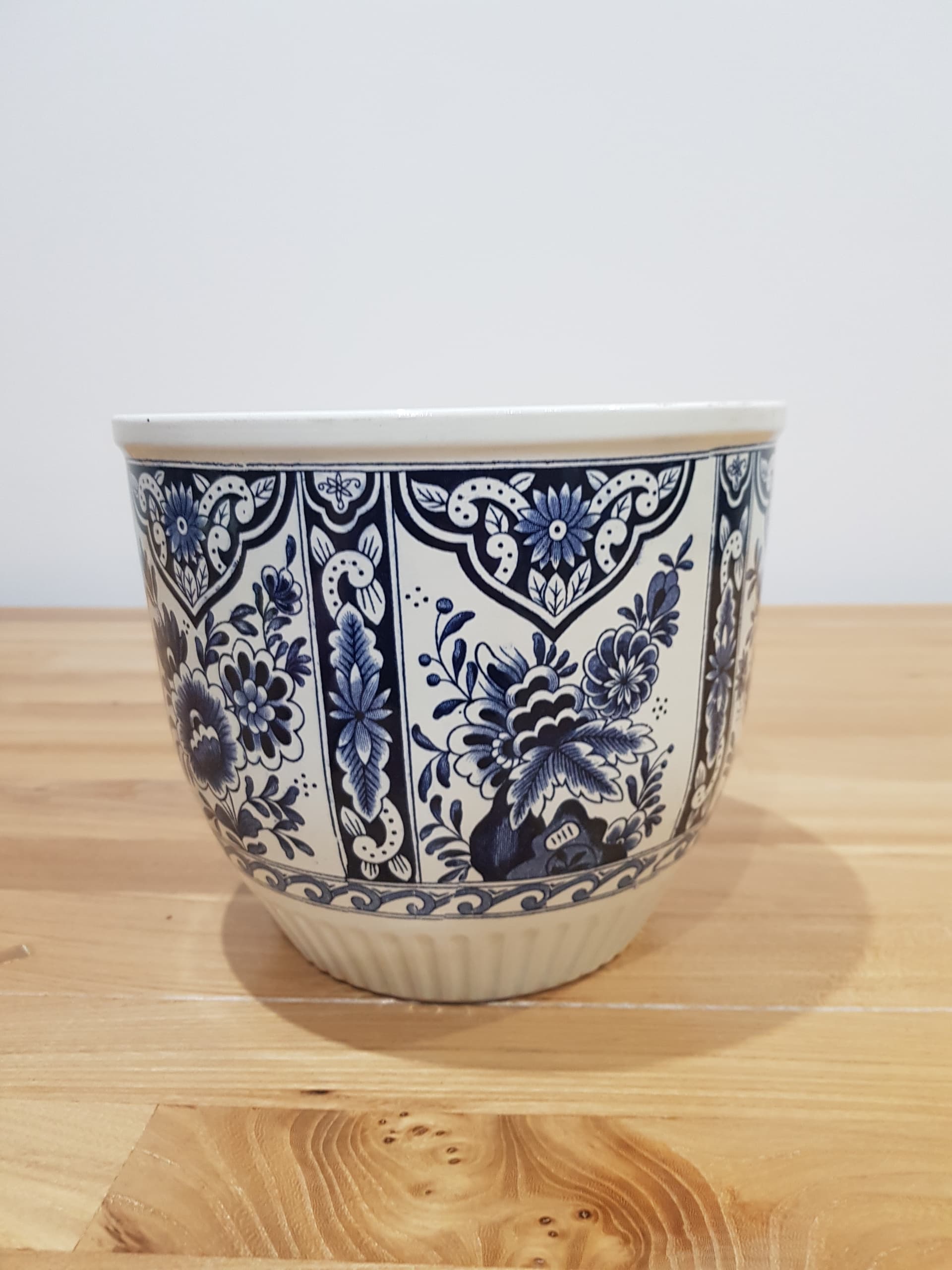 Osłonka Delfts, biały niebieski, ceramika, Royal Sphinx Maastricht, Holandia, lata 60. - 361149