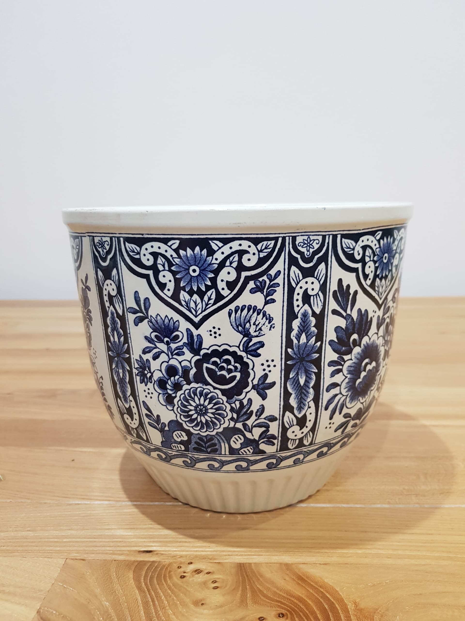 Osłonka Delfts, biały niebieski, ceramika, Royal Sphinx Maastricht, Holandia, lata 60. - 361148