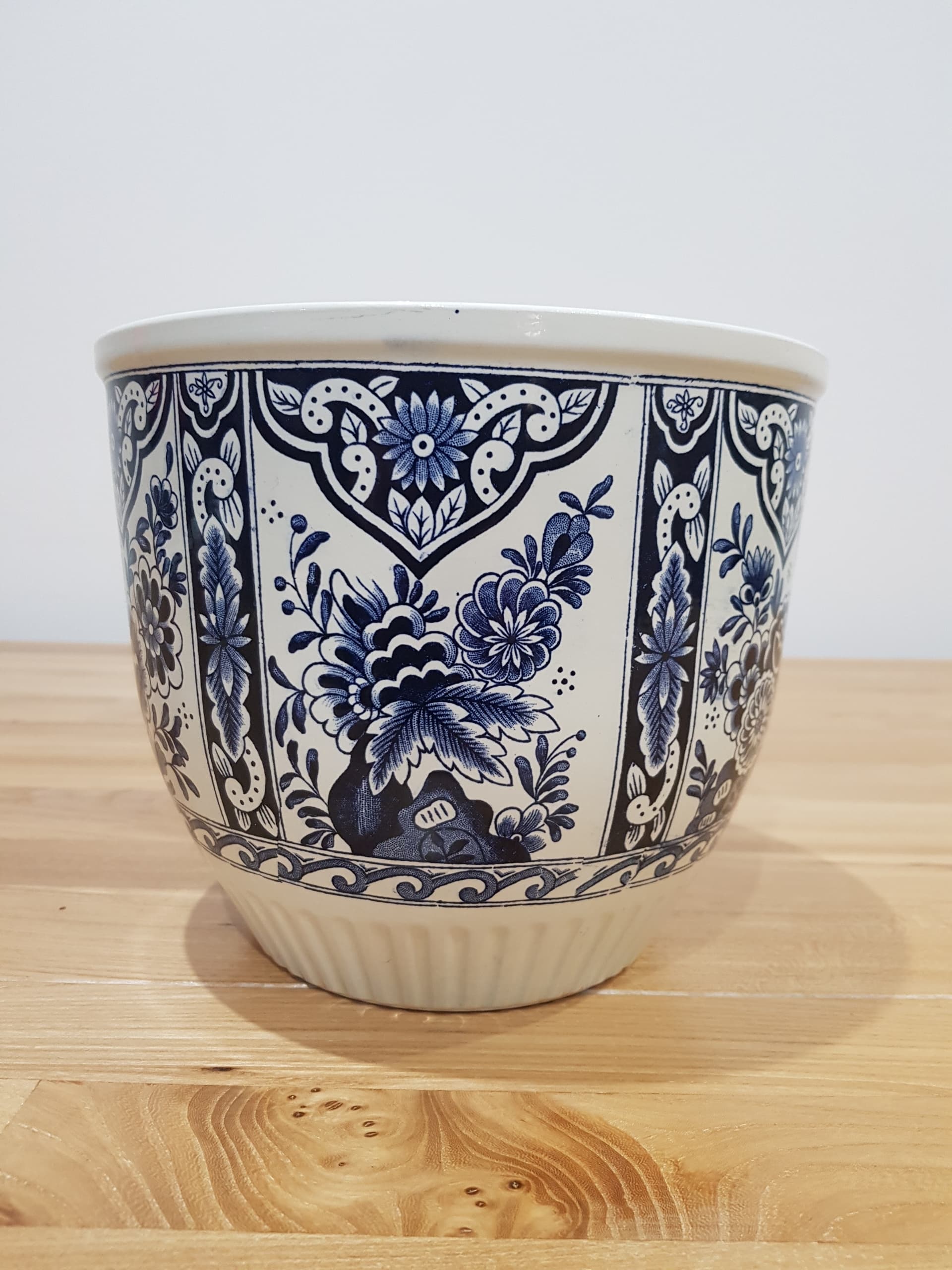 Osłonka Delfts, biały niebieski, ceramika, Royal Sphinx Maastricht, Holandia, lata 60. - 361150