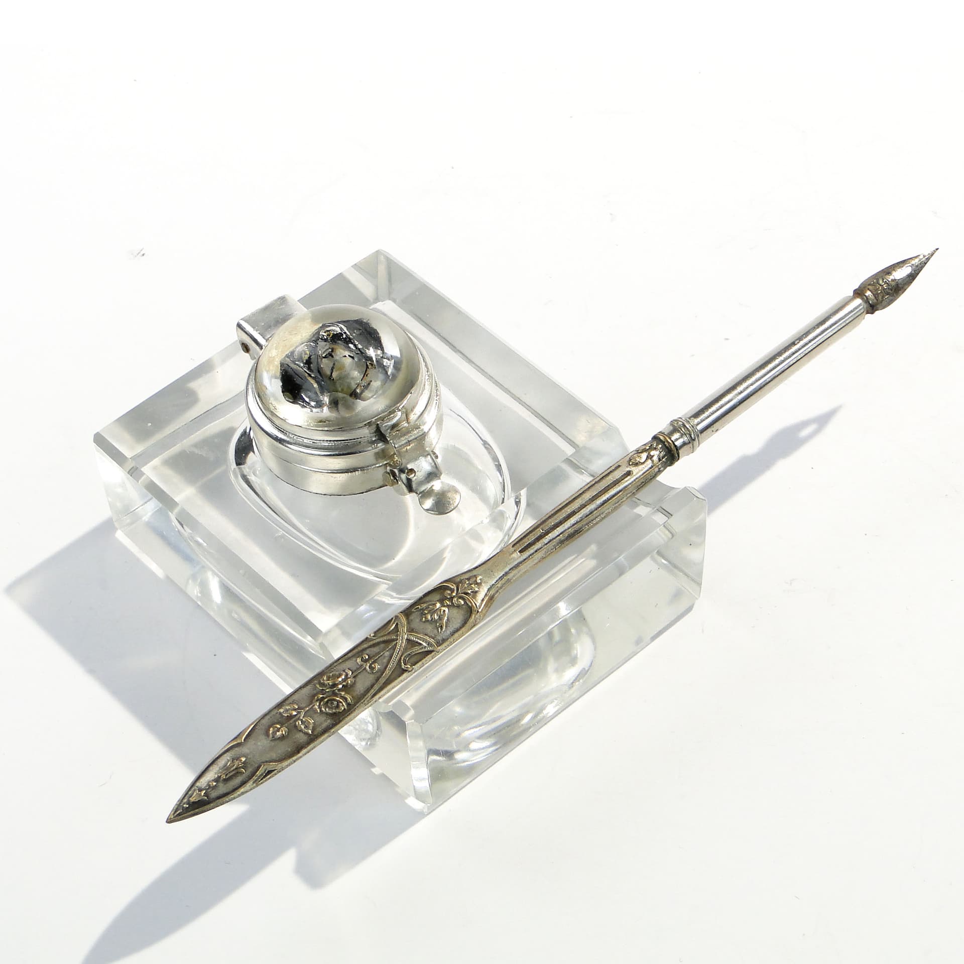 Kałamarz biedermeier, kryształ przezroczysty, mosiądz srebrny, Austria, XIX w. - 361335