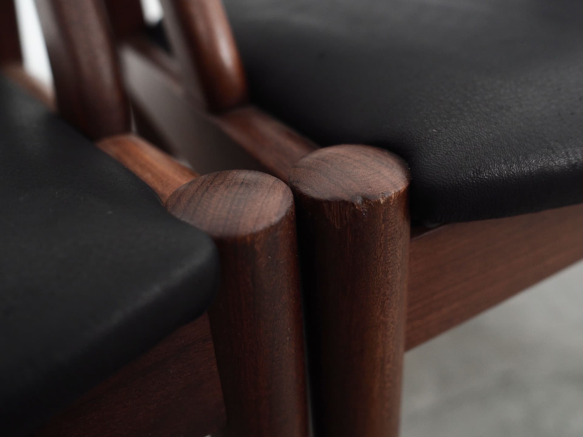 Komplet czterech krzeseł Model 31, teak, skóra czarna, proj. K. Kristiansen, Dania, lata 70. - 66197