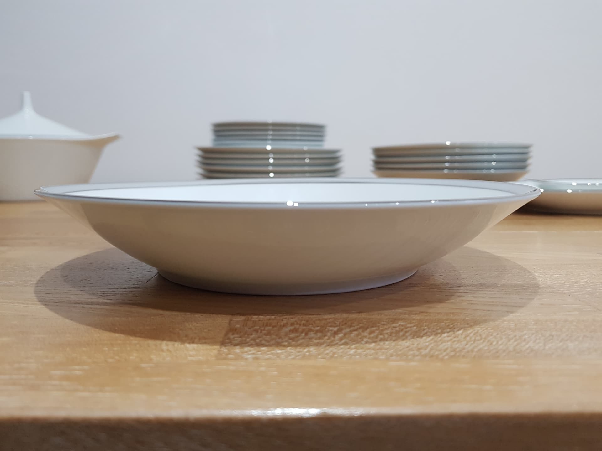 Twelve-piece dinnerware set Berlin, white porcelain, platinum, by H. T. Baumann, Rosenthal, Germany, 1960s. - 361611