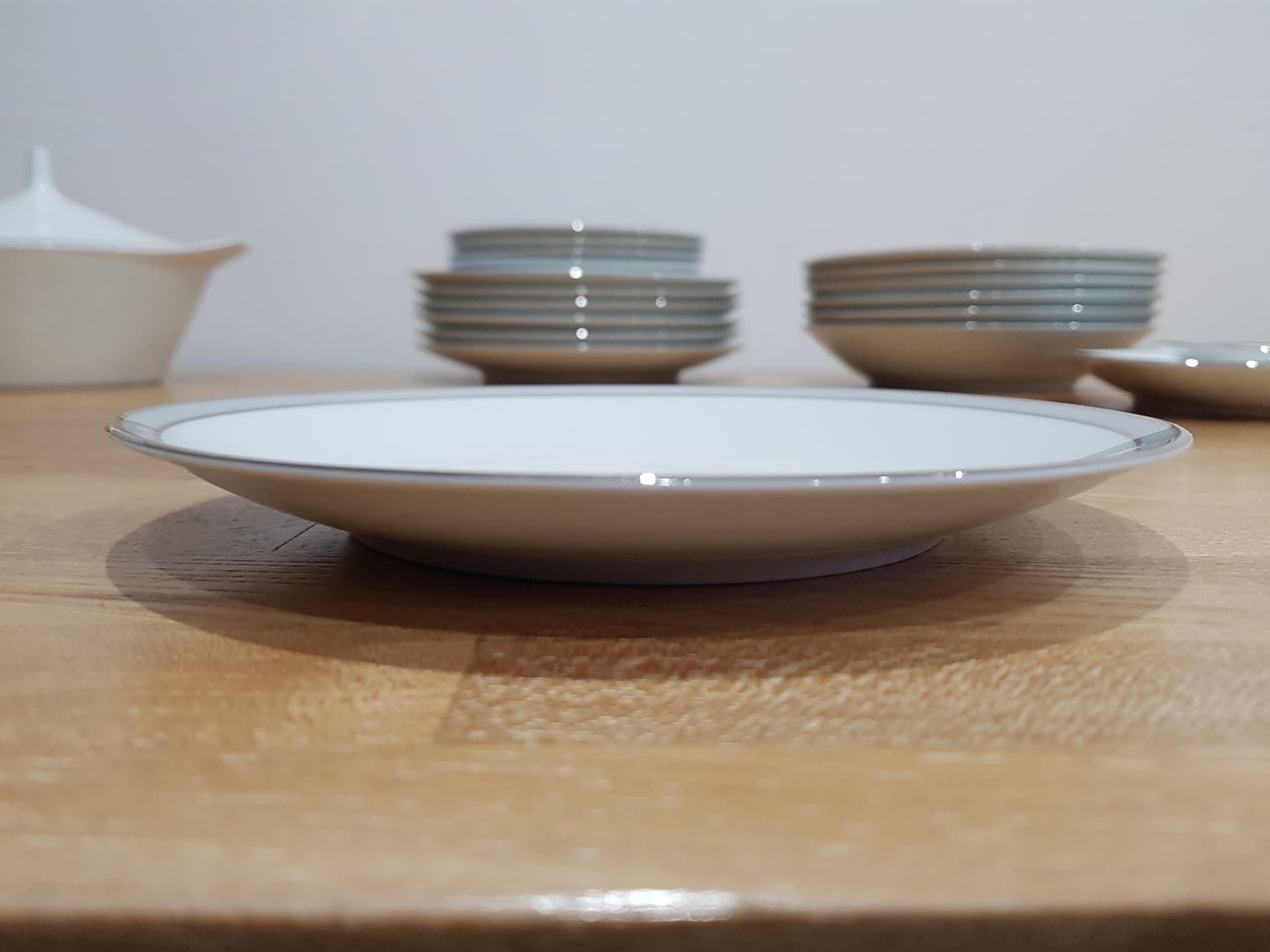 Twelve-piece dinnerware set Berlin, white porcelain, platinum, by H. T. Baumann, Rosenthal, Germany, 1960s. - 361612