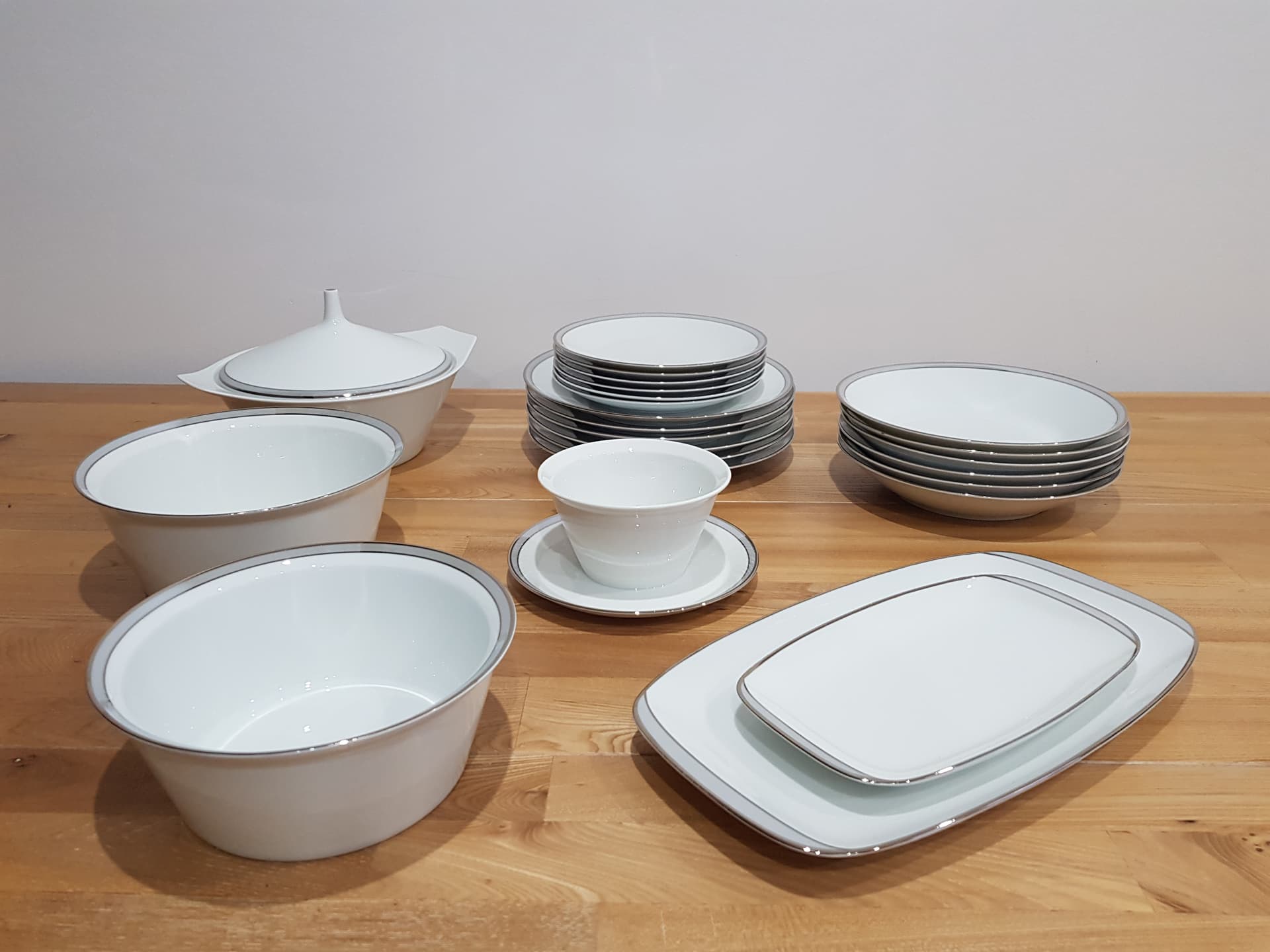 Twelve-piece dinnerware set Berlin, white porcelain, platinum, by H. T. Baumann, Rosenthal, Germany, 1960s. - 361601