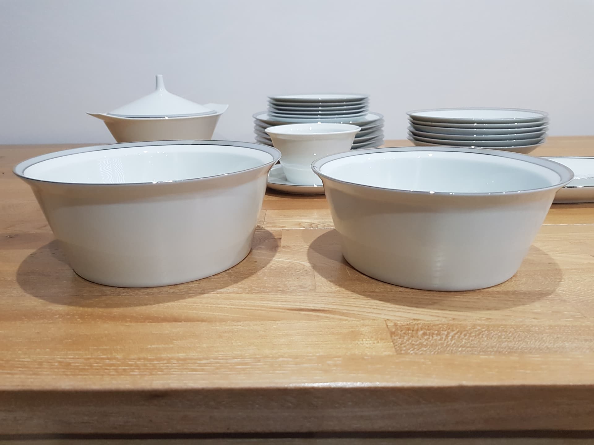 Twelve-piece dinnerware set Berlin, white porcelain, platinum, by H. T. Baumann, Rosenthal, Germany, 1960s. - 361606