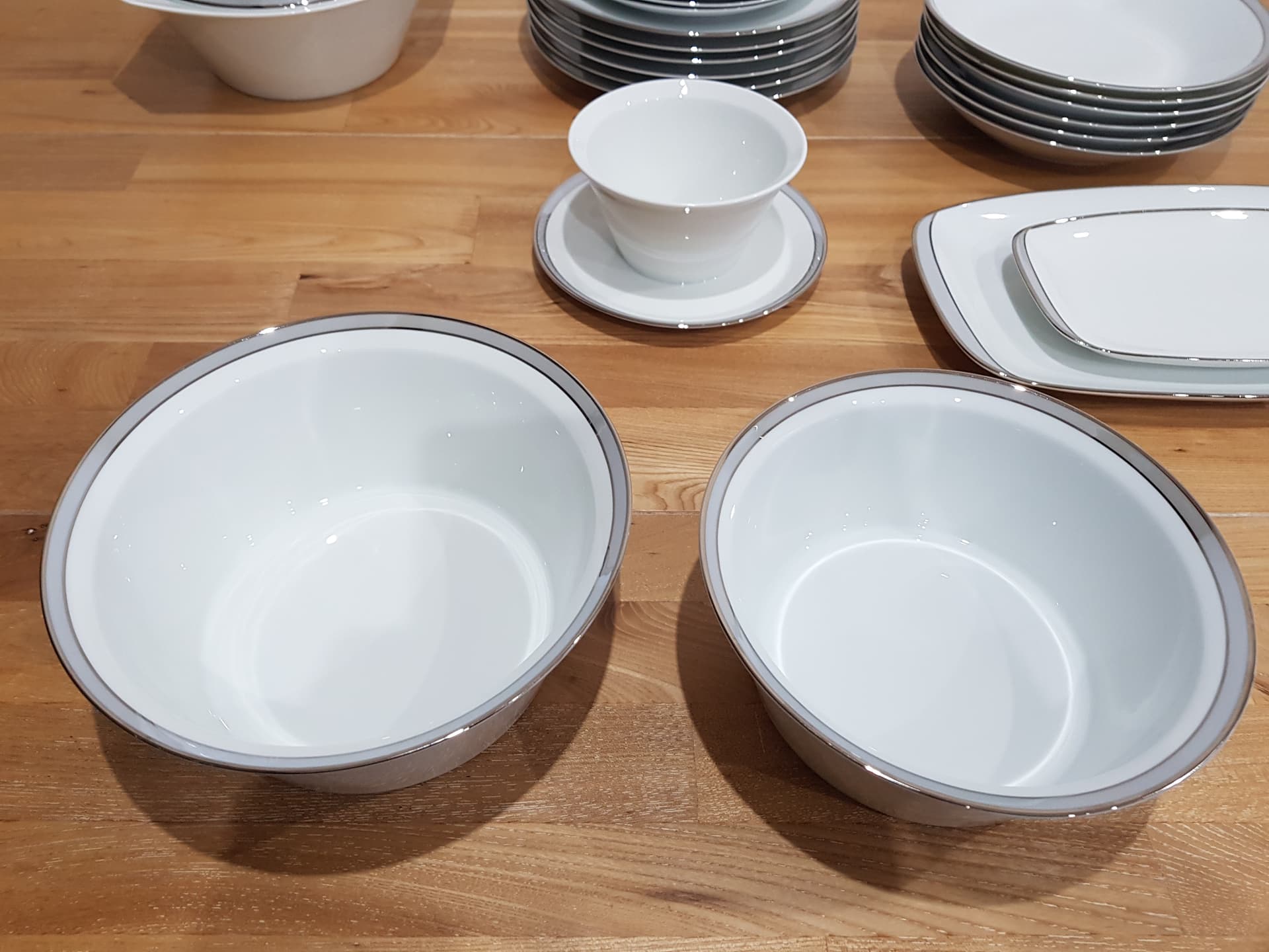 Twelve-piece dinnerware set Berlin, white porcelain, platinum, by H. T. Baumann, Rosenthal, Germany, 1960s. - 361607