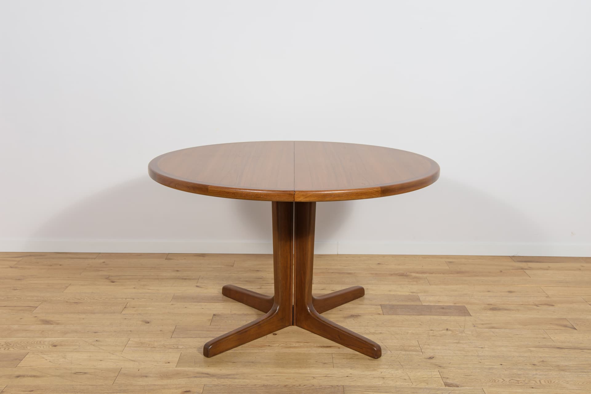 Stół okrągły rozkładany, teak brązowy, Dania, lata 60. - 361758