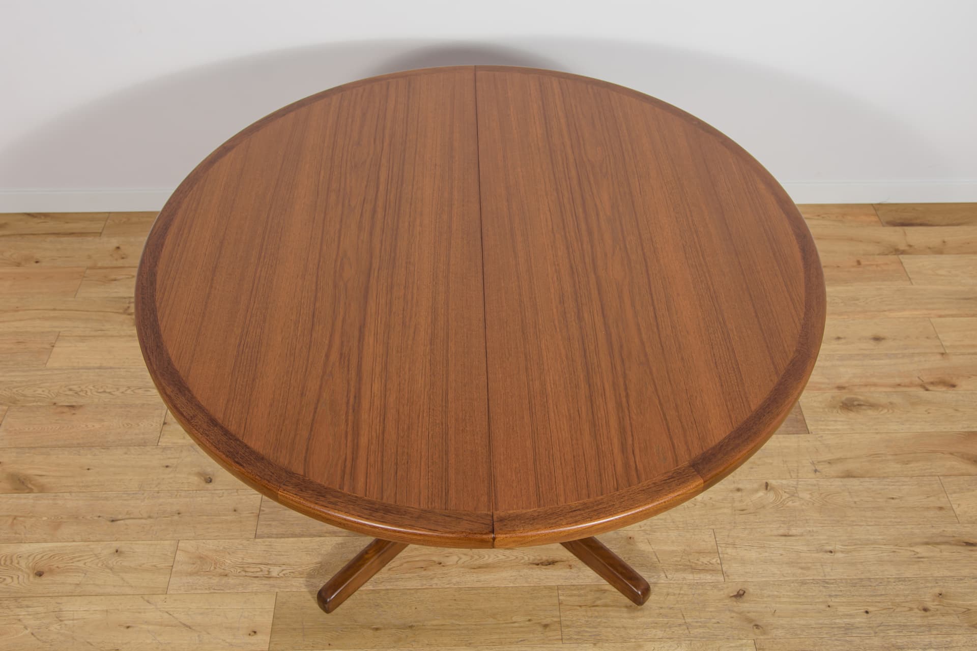 Stół okrągły rozkładany, teak brązowy, Dania, lata 60. - 361759