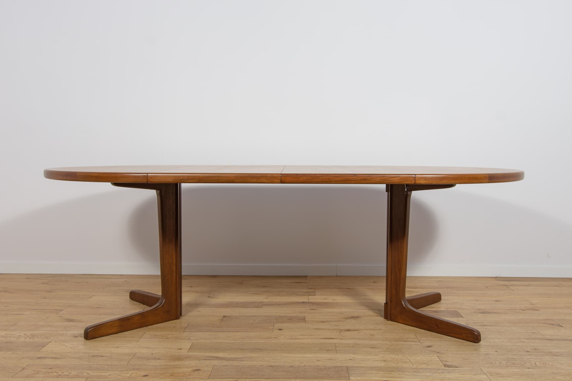 Stół okrągły rozkładany, teak brązowy, Dania, lata 60. - 361764