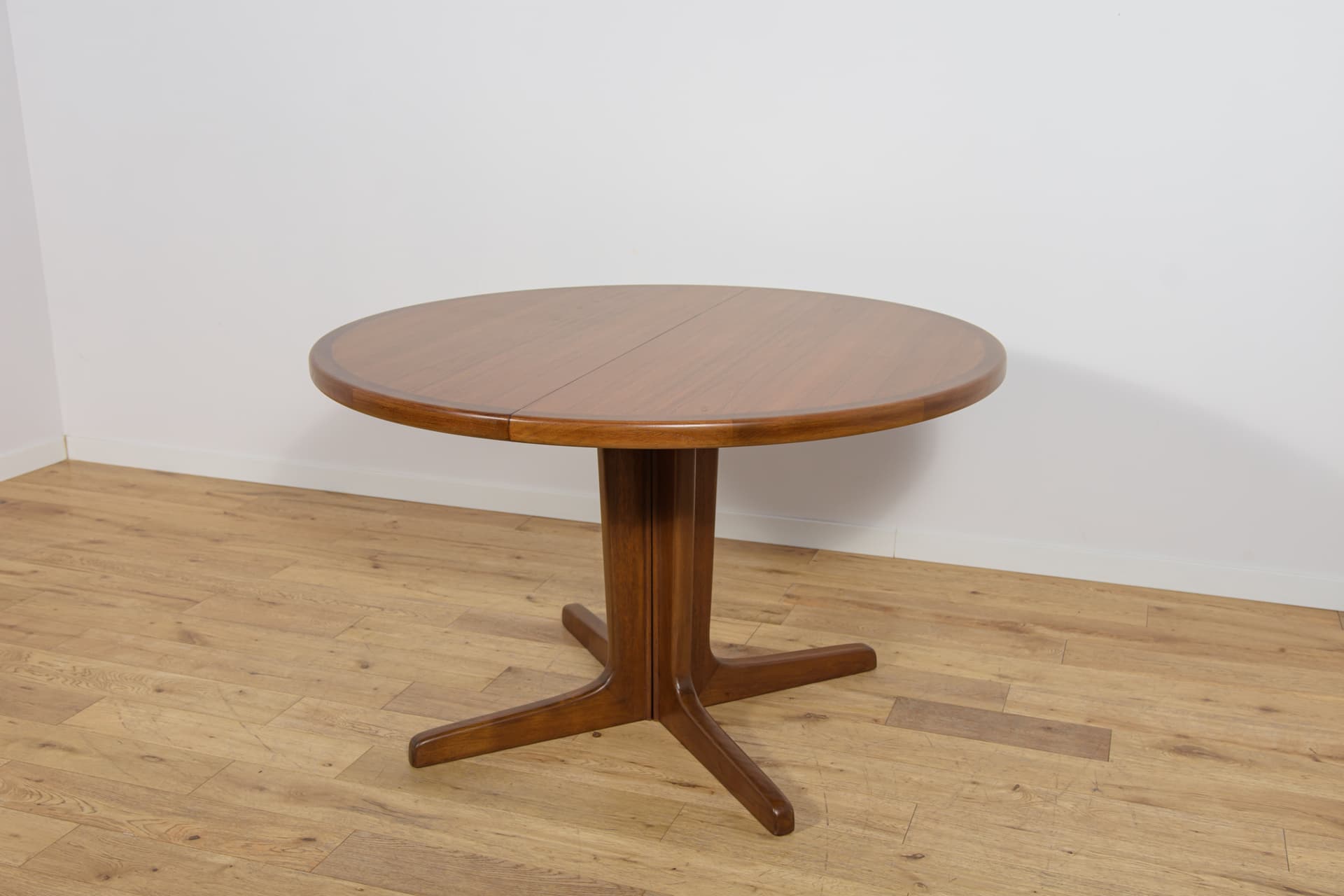 Stół okrągły rozkładany, teak brązowy, Dania, lata 60. - 361757