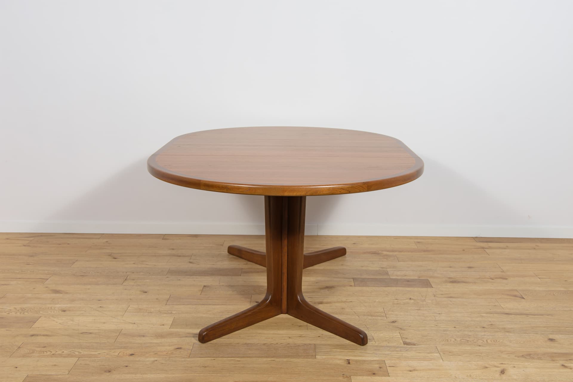 Stół okrągły rozkładany, teak brązowy, Dania, lata 60. - 361767