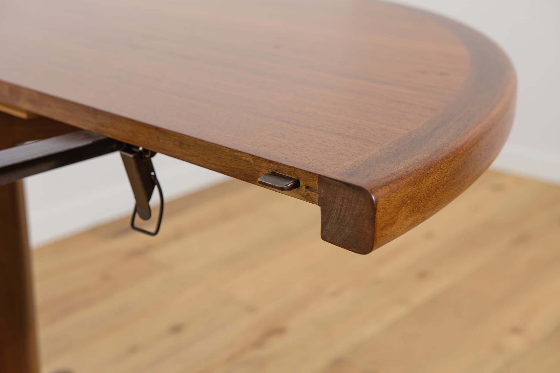 Stół okrągły rozkładany, teak brązowy, Dania, lata 60. - 361770