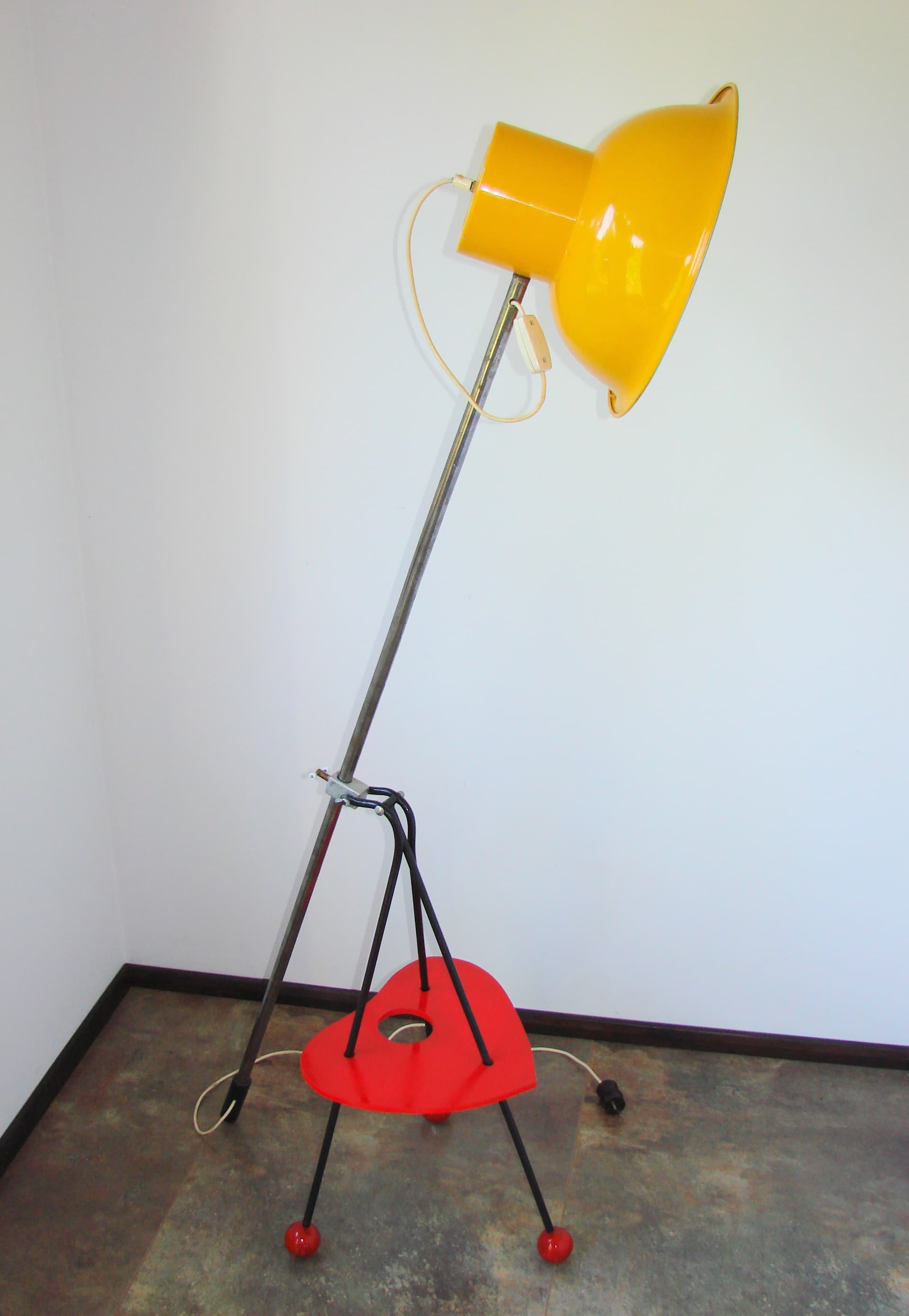 Floor lamp, yellow metal, red wood, Poland, 1960s - 361952