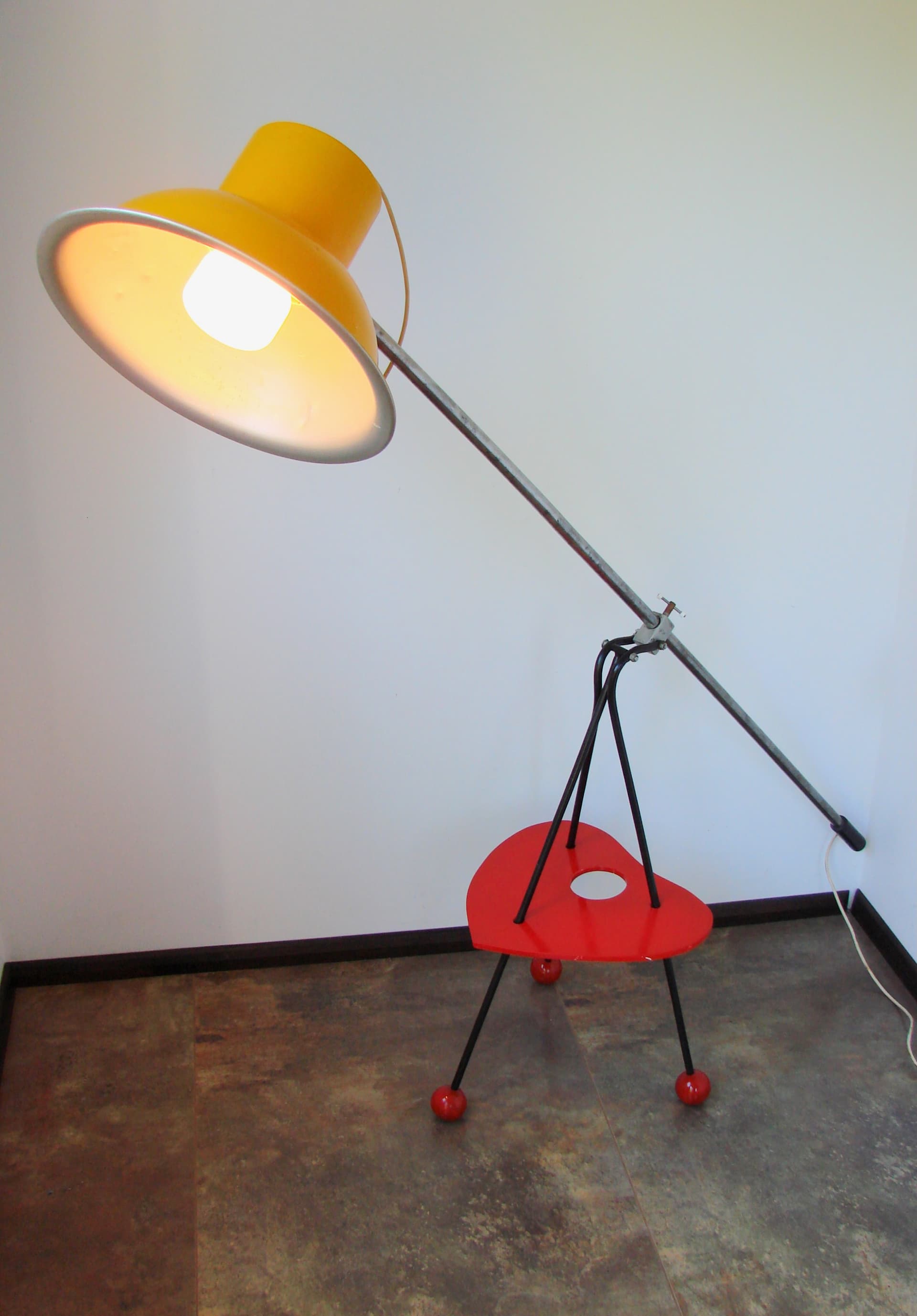 Floor lamp, yellow metal, red wood, Poland, 1960s - 361953