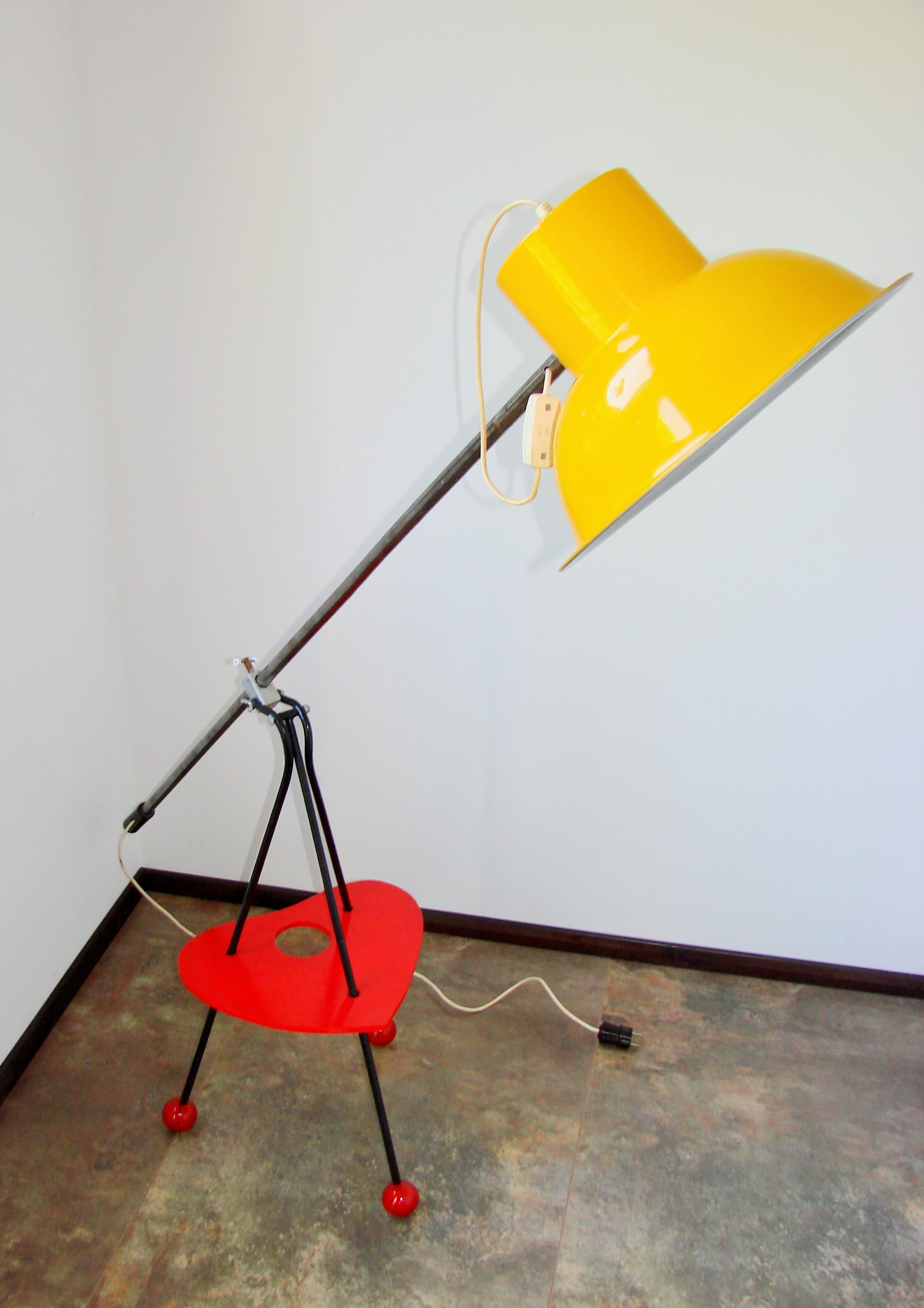 Floor lamp, yellow metal, red wood, Poland, 1960s - 361947