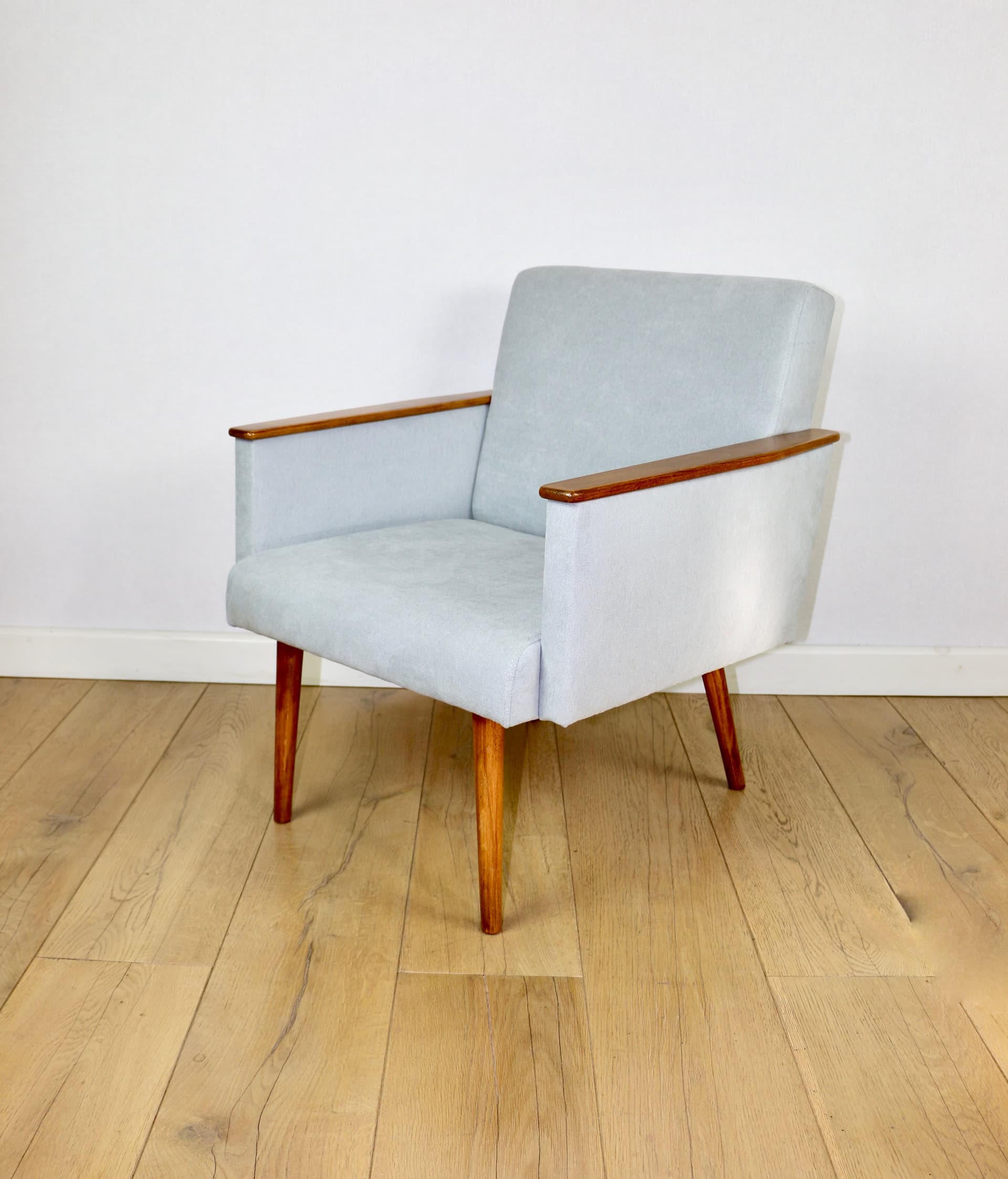 Fotel Art déco, tkanina niebieska, drewno brązowe, Polska, lata 70. - 362035