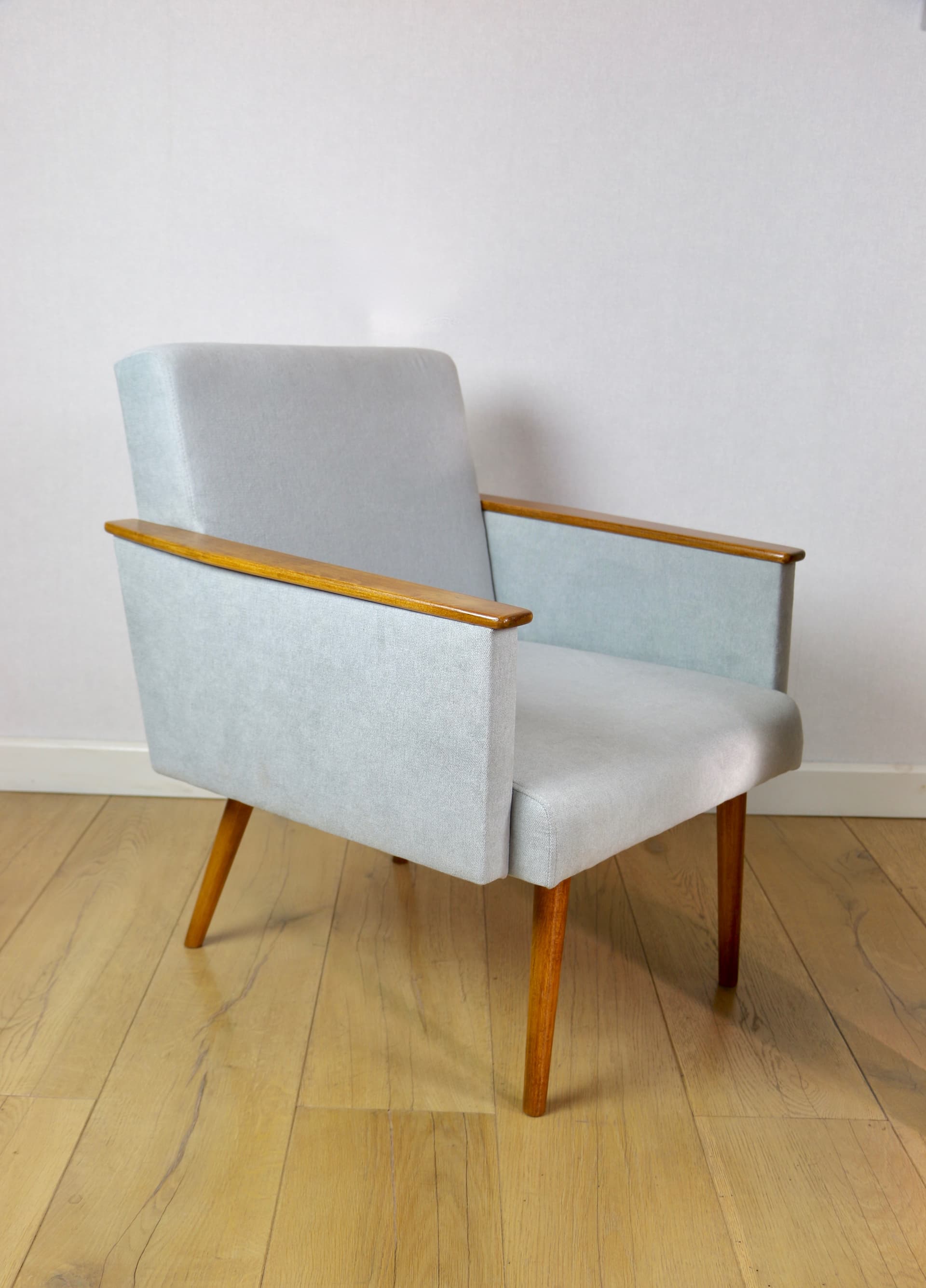 Fotel Art déco, tkanina niebieska, drewno brązowe, Polska, lata 70. - 362037