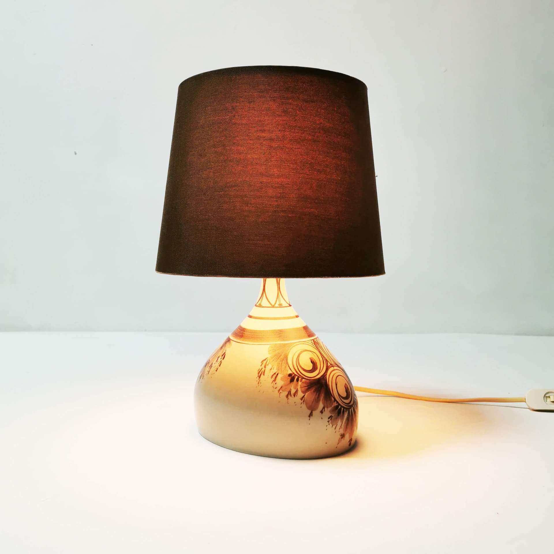 Table lamp Mid Century, white ceramic, brown fabric, by B. Wiinblad, Rosenthal, Germany, 1960s. - 362122