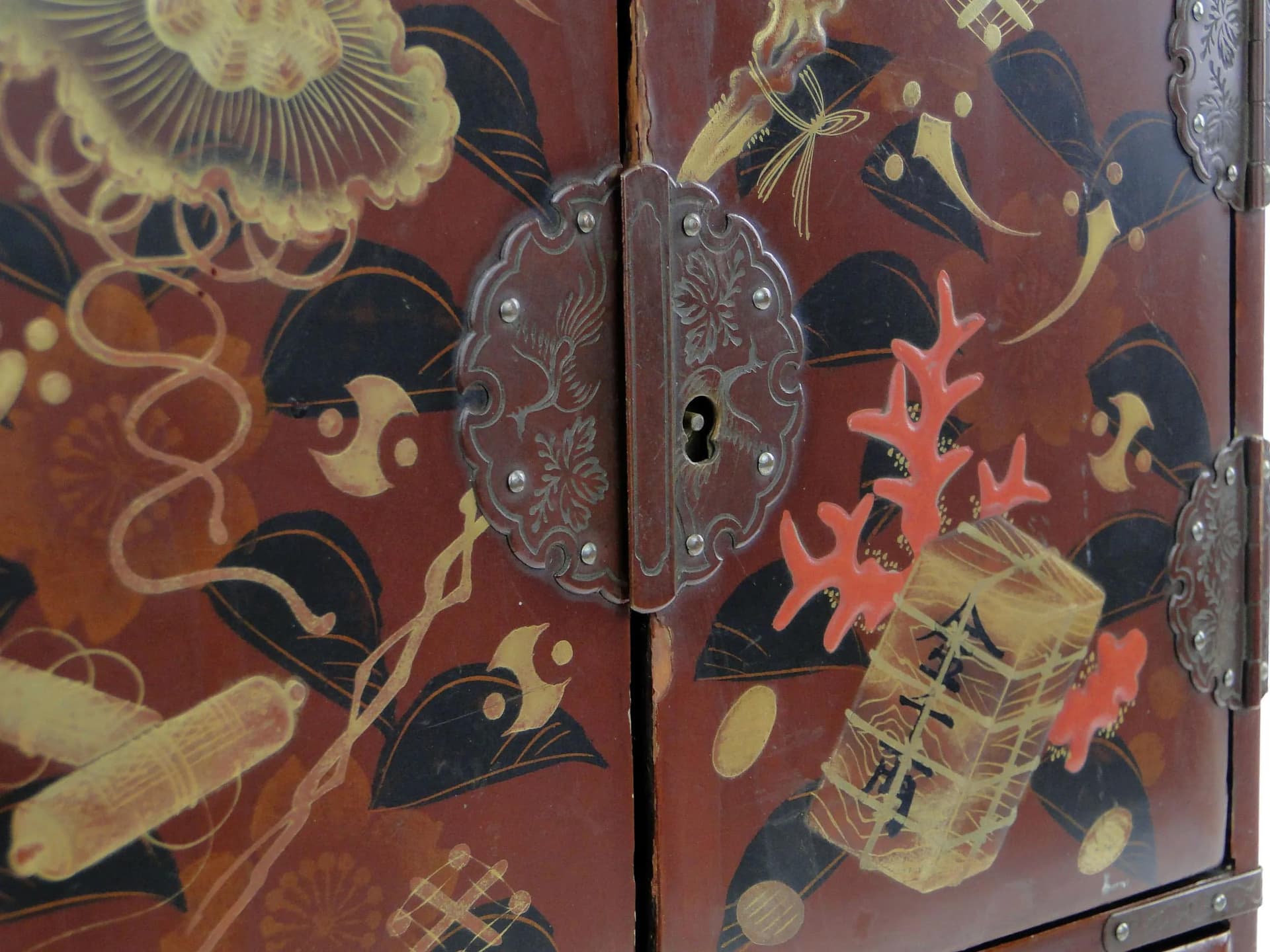 Sepet orientalny, brąz ciemny, drewno lakowane, Japonia, początek XX w. - 26674