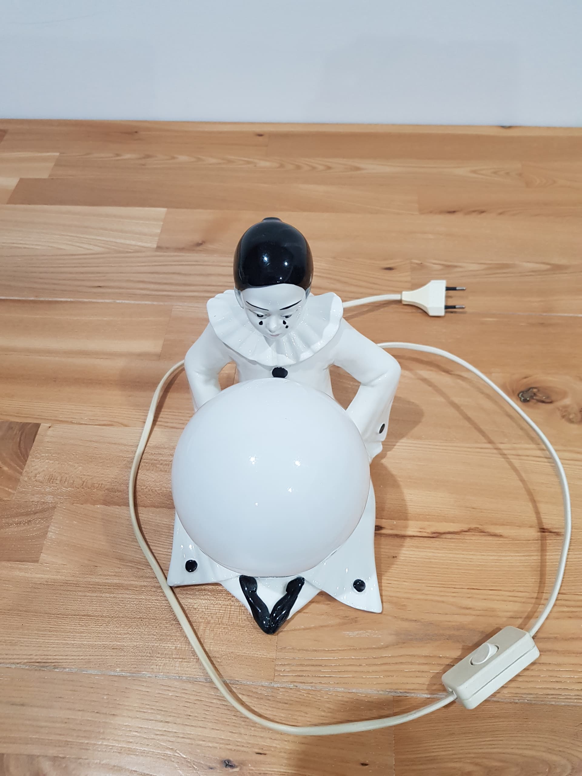 Lampa stołowa Pierrot, ceramika biała, szkło, Cer. Tolio Roselio, Włochy, lata 70. - 362492