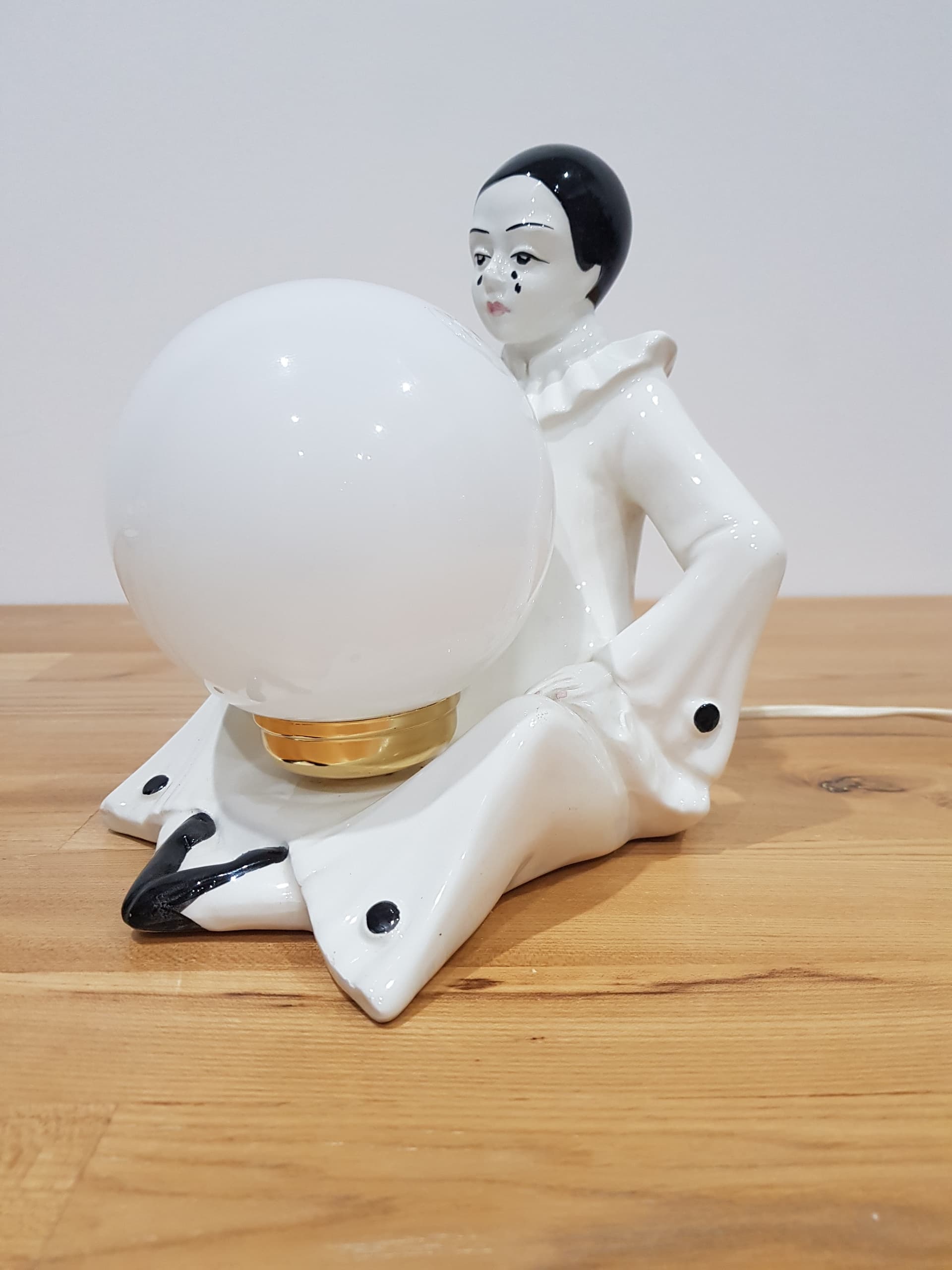 Lampa stołowa Pierrot, ceramika biała, szkło, Cer. Tolio Roselio, Włochy, lata 70. - 362488
