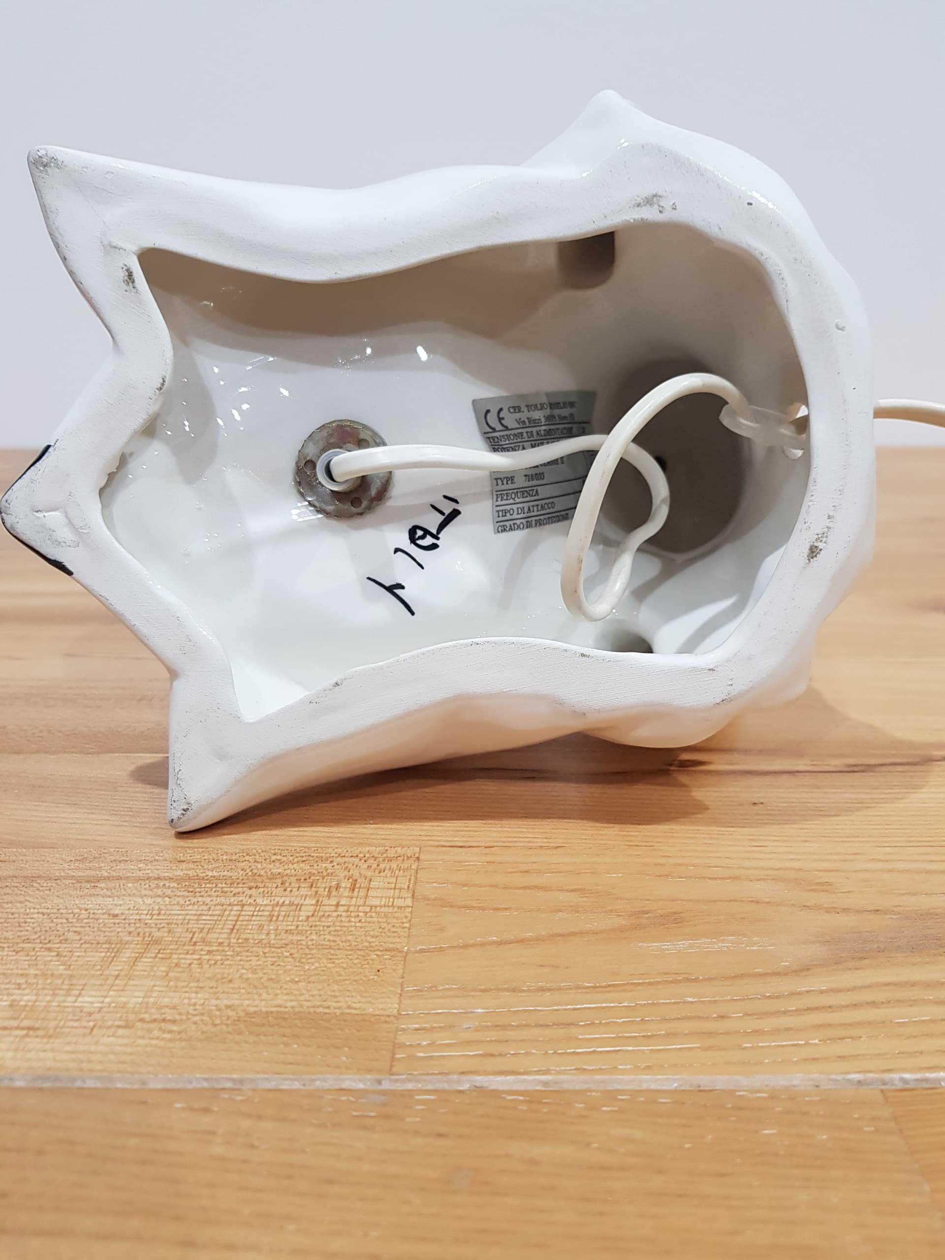 Lampa stołowa Pierrot, ceramika biała, szkło, Cer. Tolio Roselio, Włochy, lata 70. - 362489