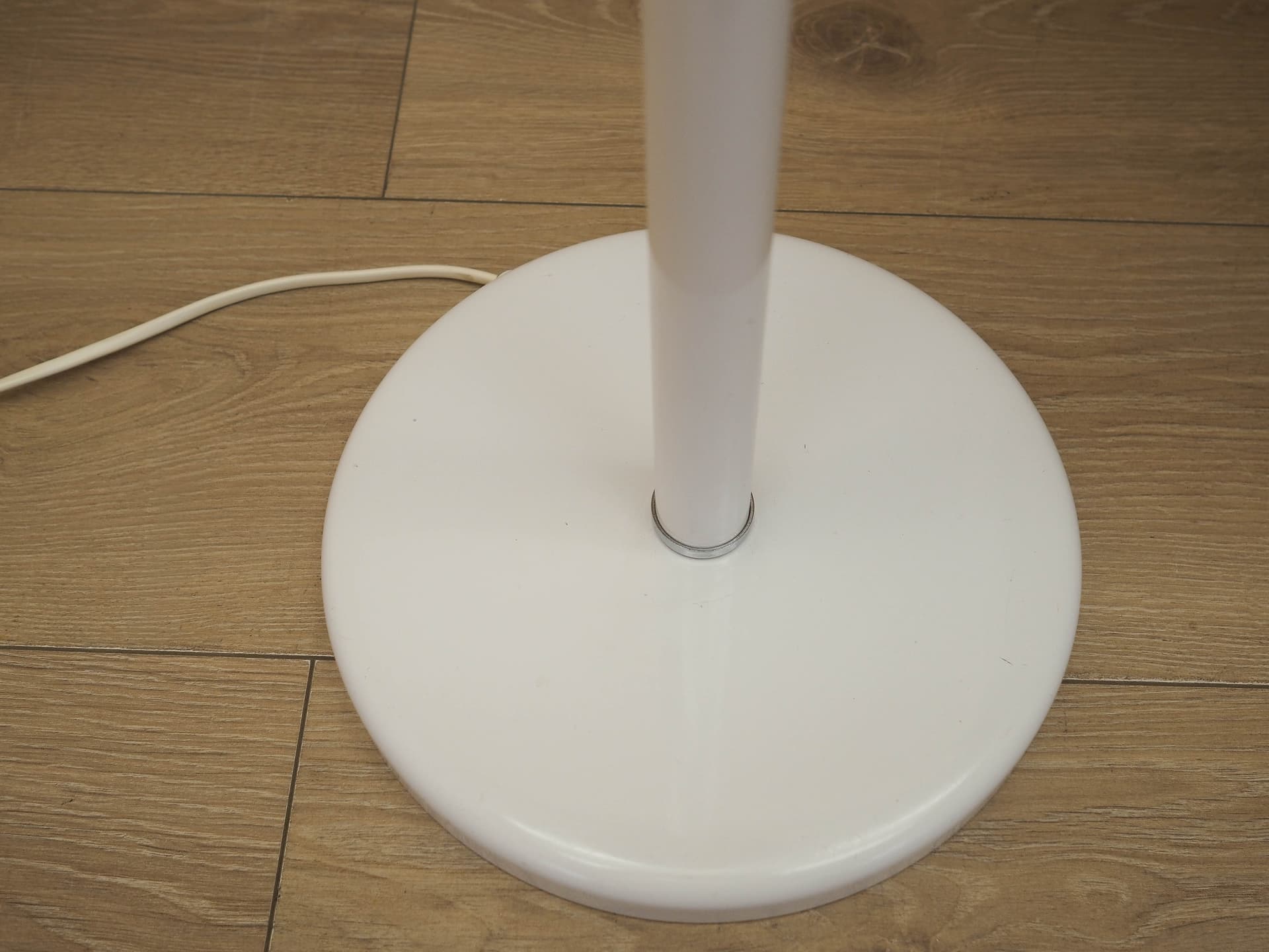 Floor lamp, white metal, Denmark, 1970s. - 362556