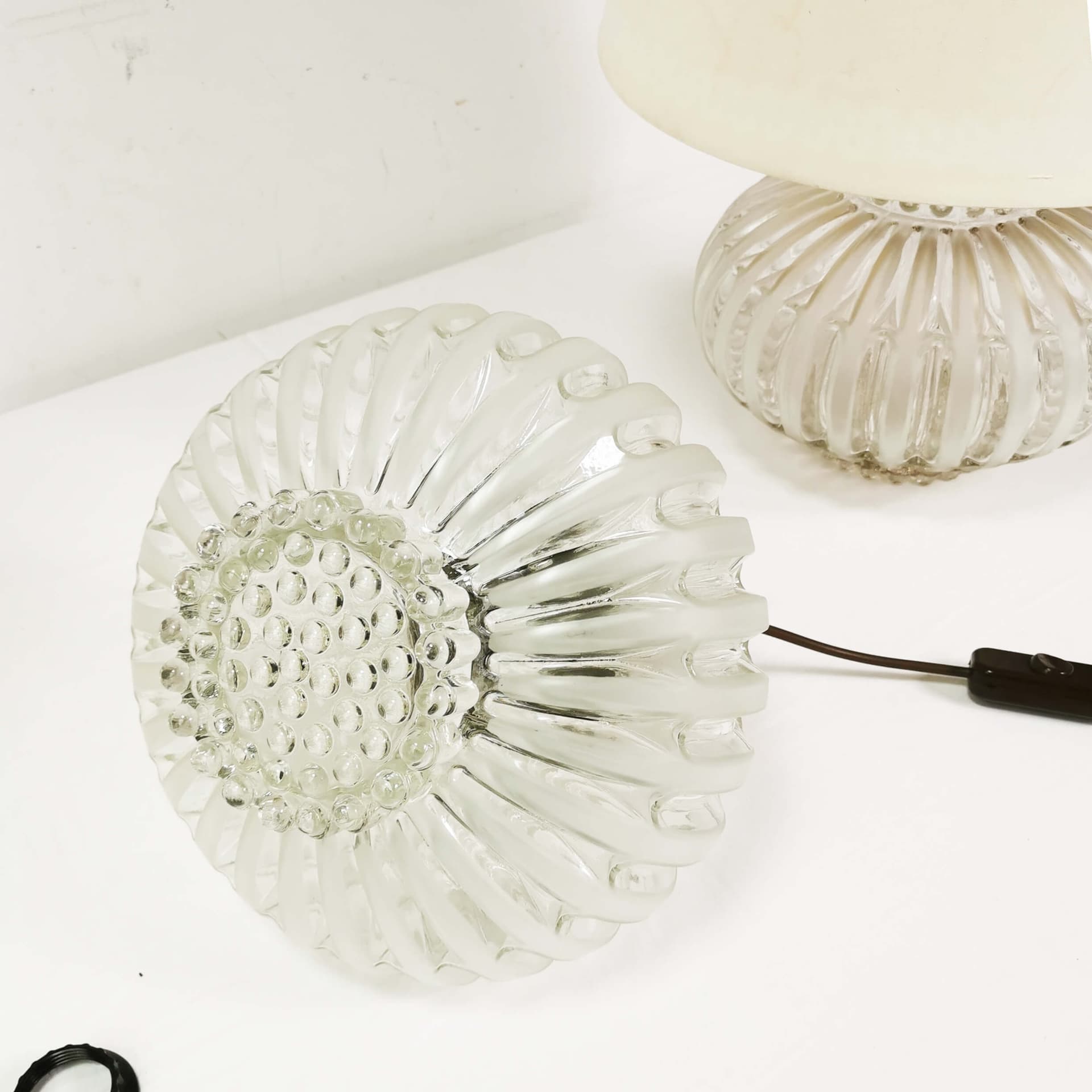 Pair of table lamps Art Deco, transparent glass, golden brass, white fabric, Germany, 1960s. - 362784