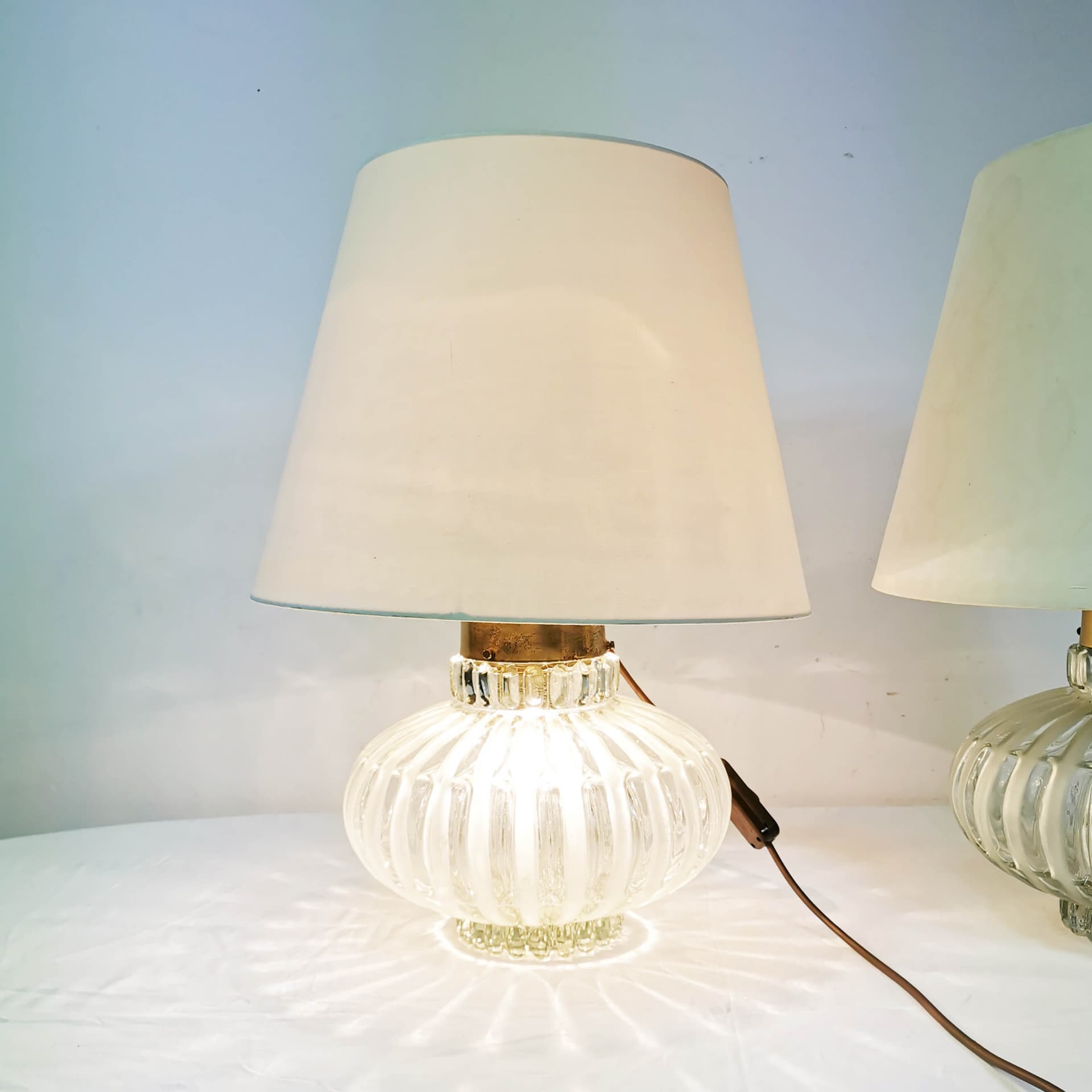 Pair of table lamps Art Deco, transparent glass, golden brass, white fabric, Germany, 1960s. - 362779