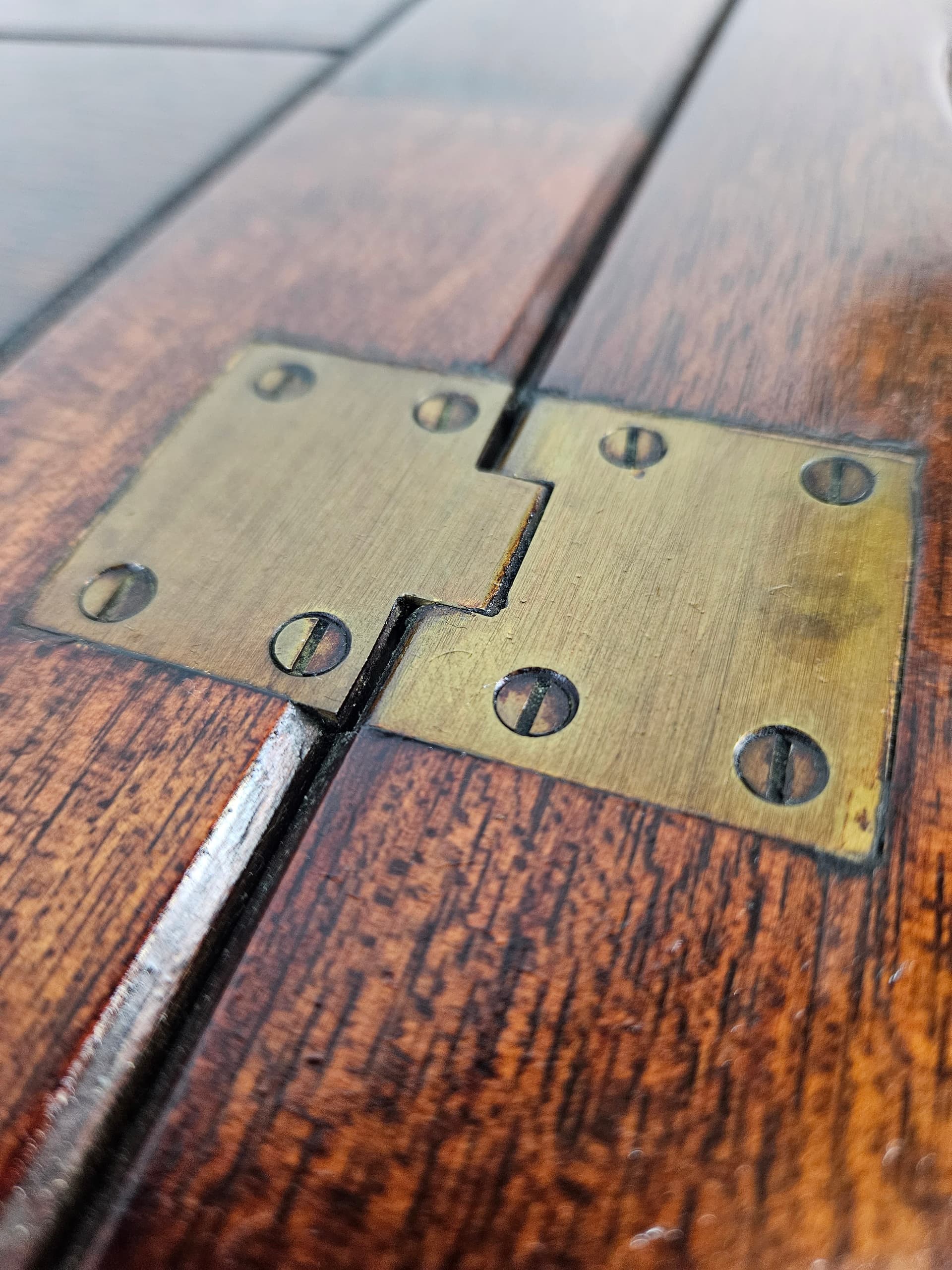 Butler's Tray Table, brown mahogany, gold brass, United Kingdom, 1970s. - 362798
