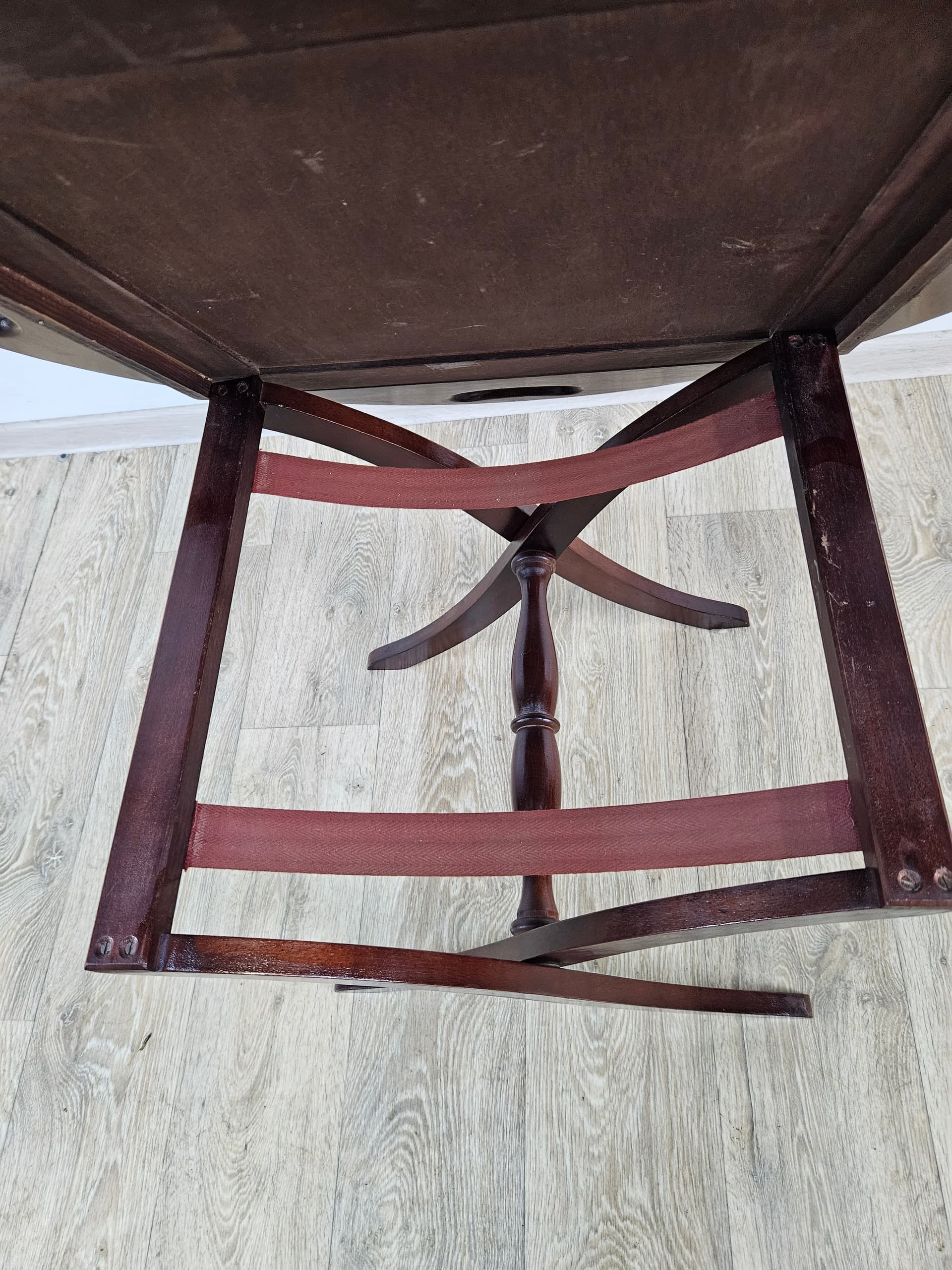 Butler's Tray Table, brown mahogany, gold brass, United Kingdom, 1970s. - 362799