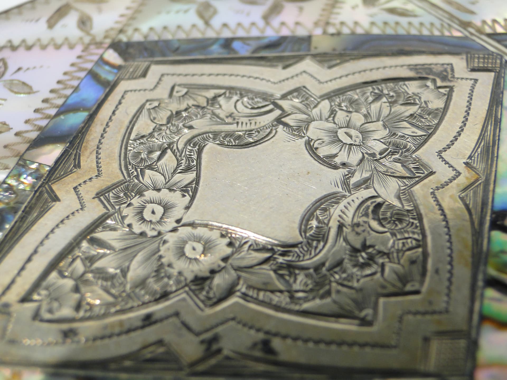 Etui na wizytówki, macica perłowa biała, srebro, Wielka Brytania, XIX w. - 363189