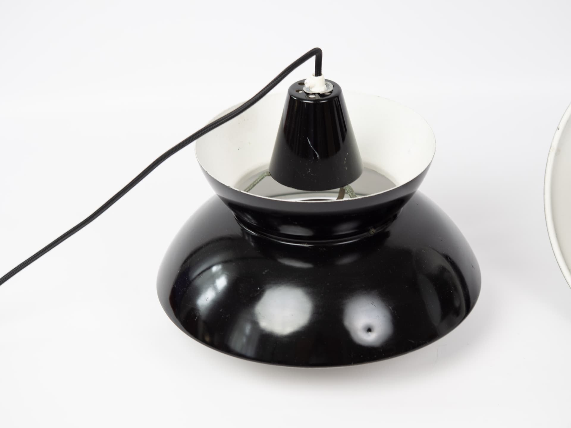 Para lamp wiszących Doo Wop, metal czarny złoty biały, Louis Poulsen, Dania, lata 50. - 363270